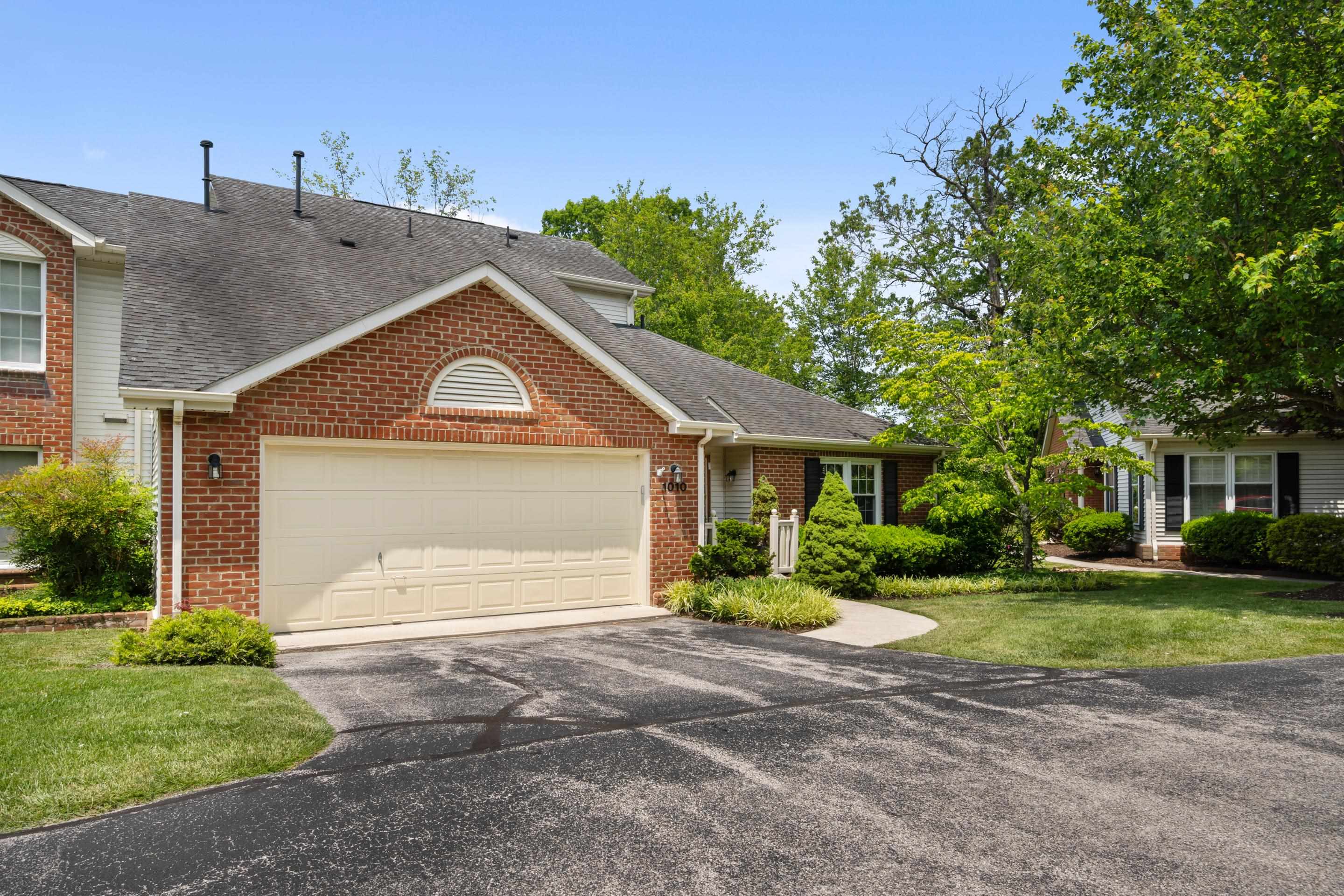 1010 OAK POINTE Court
