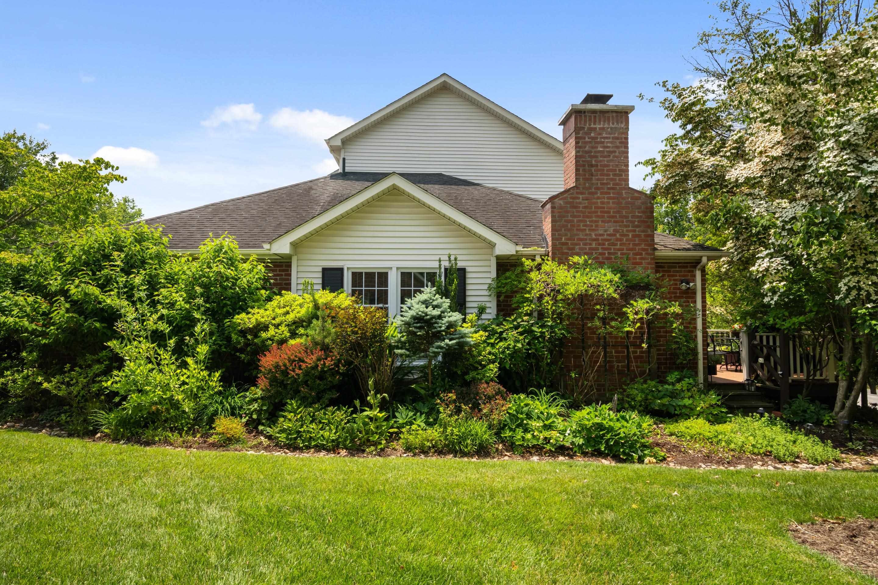 1010 OAK POINTE Court