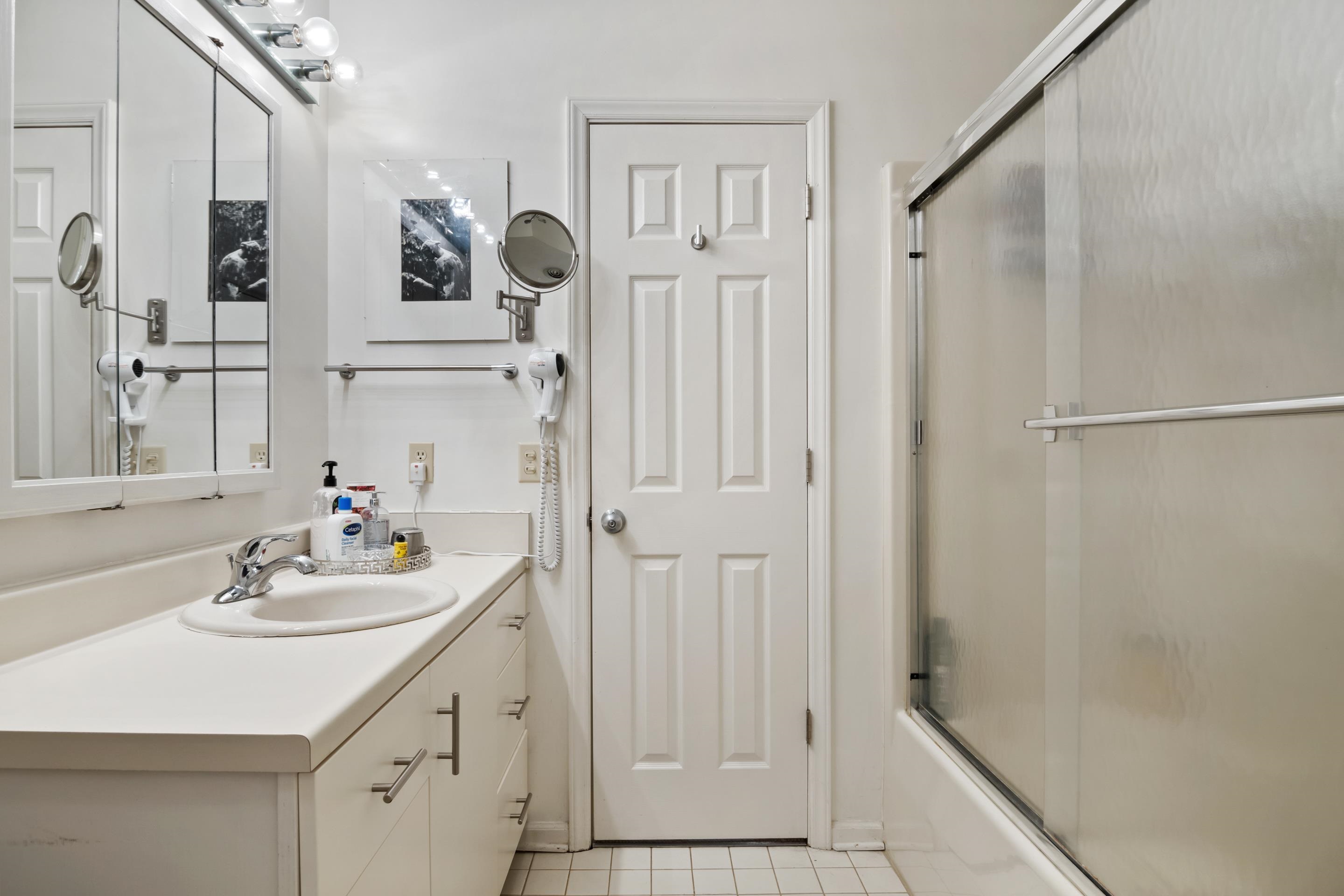 1010 OAK POINTE Court