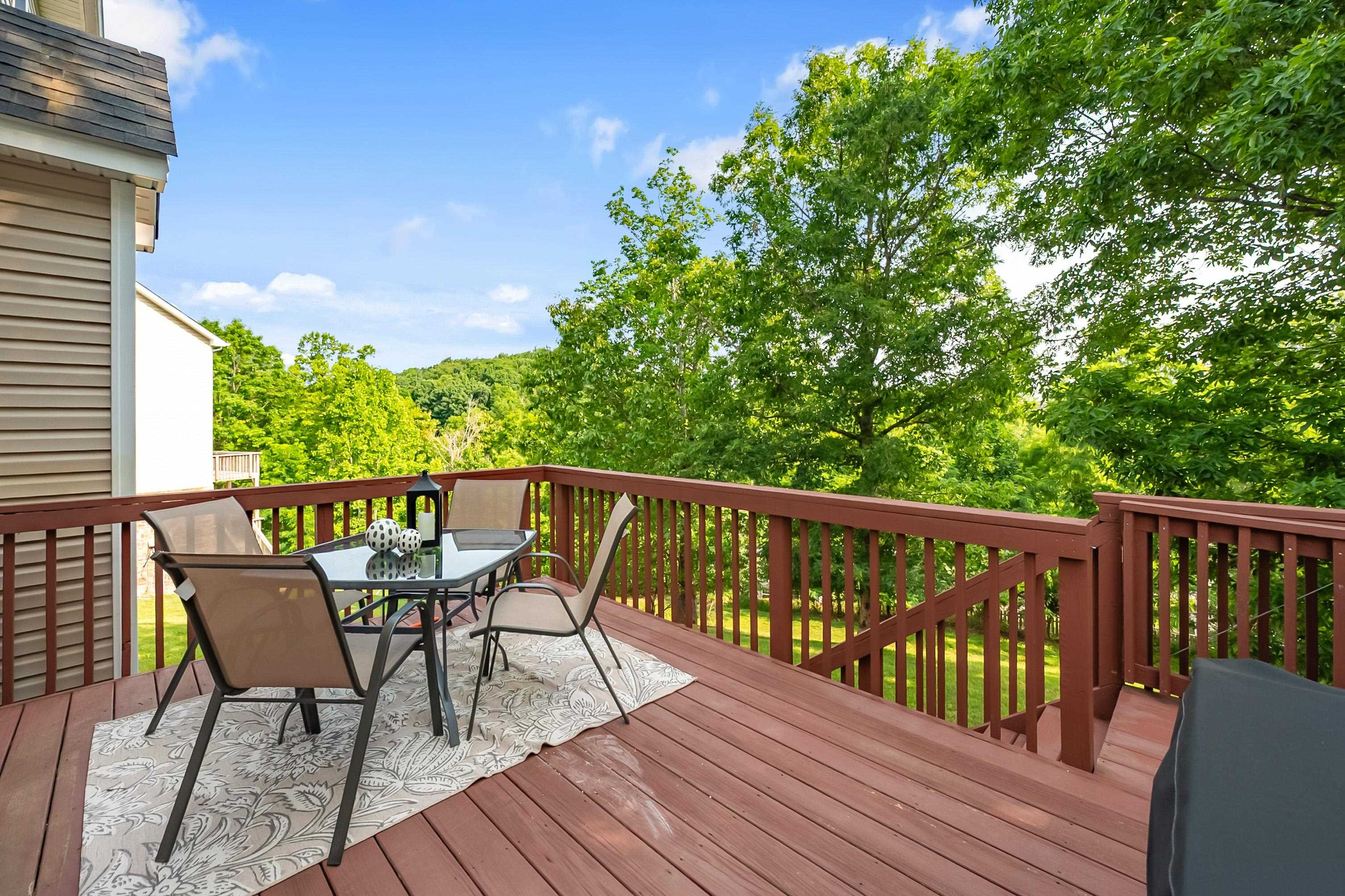 1136 CROSSCREEK Drive