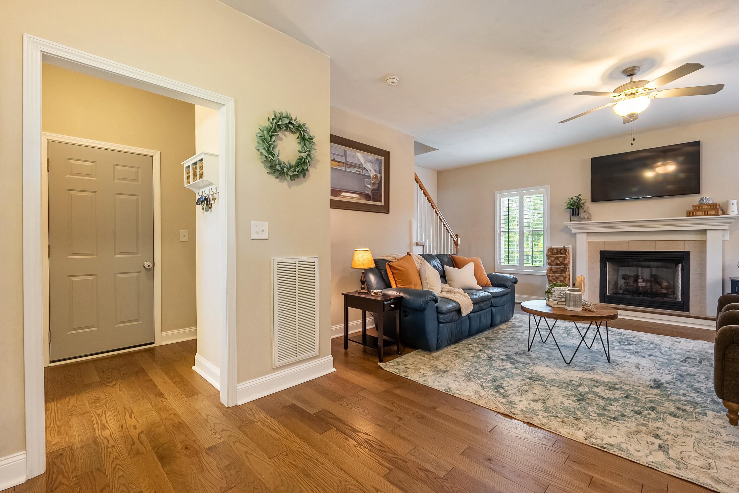 1136 CROSSCREEK Drive