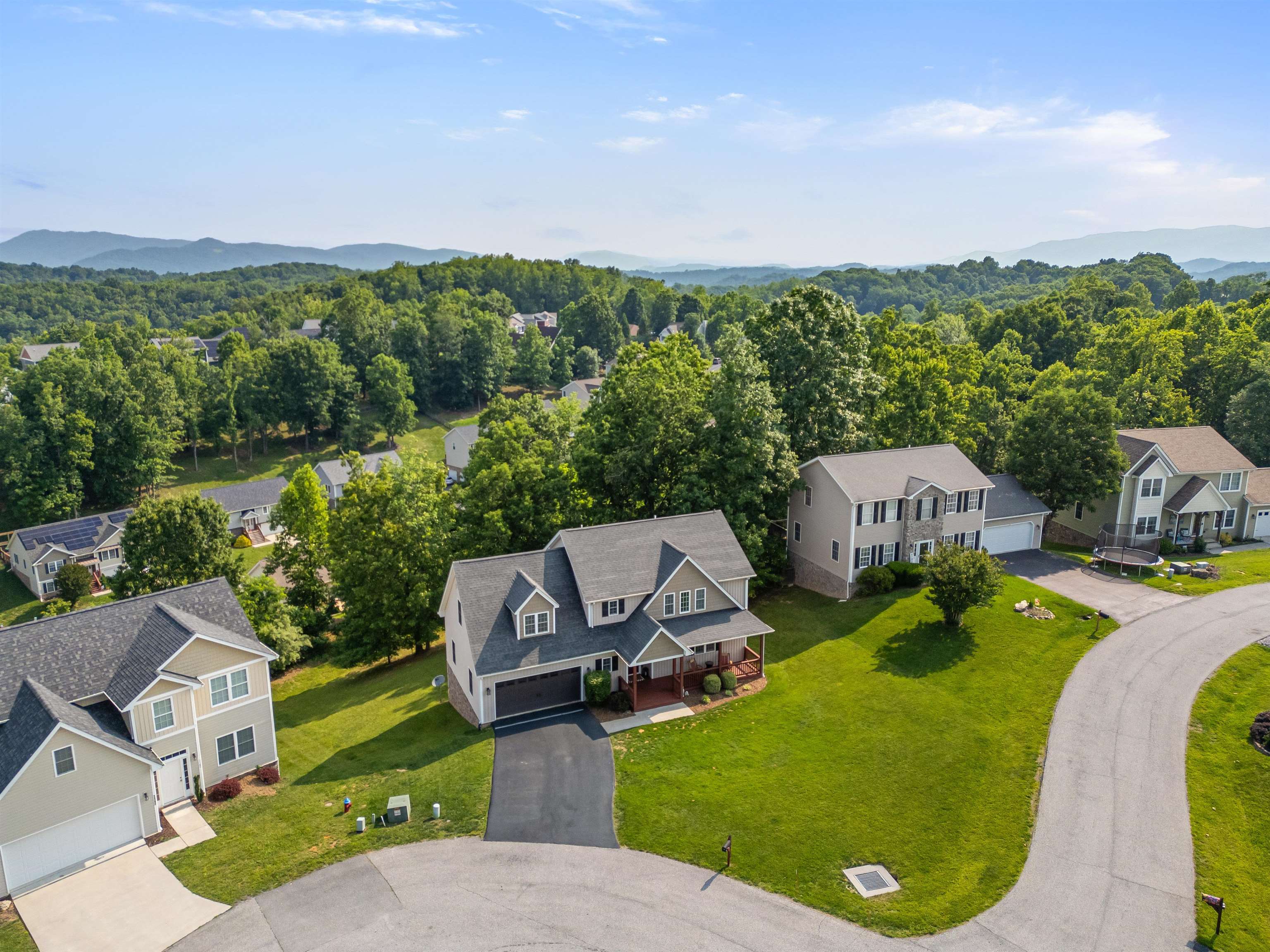 1136 CROSSCREEK Drive