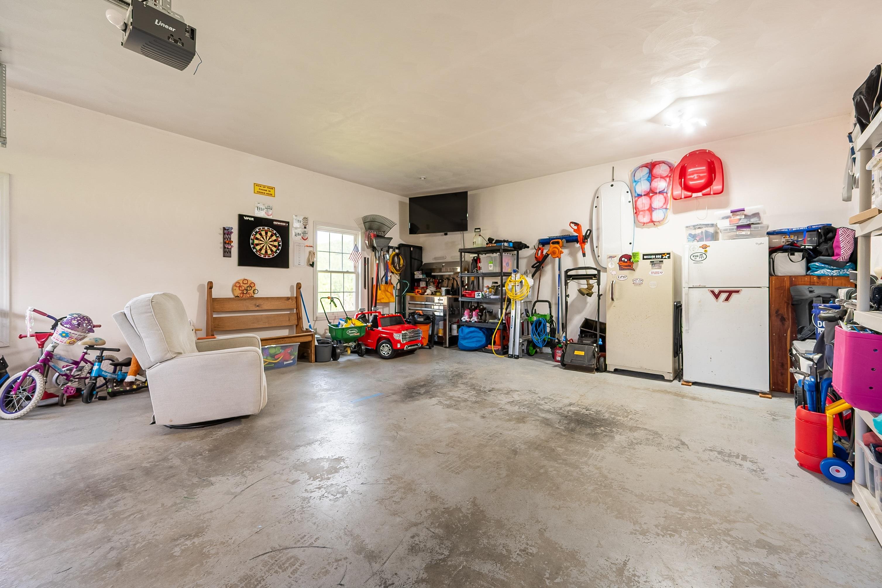 1136 CROSSCREEK Drive