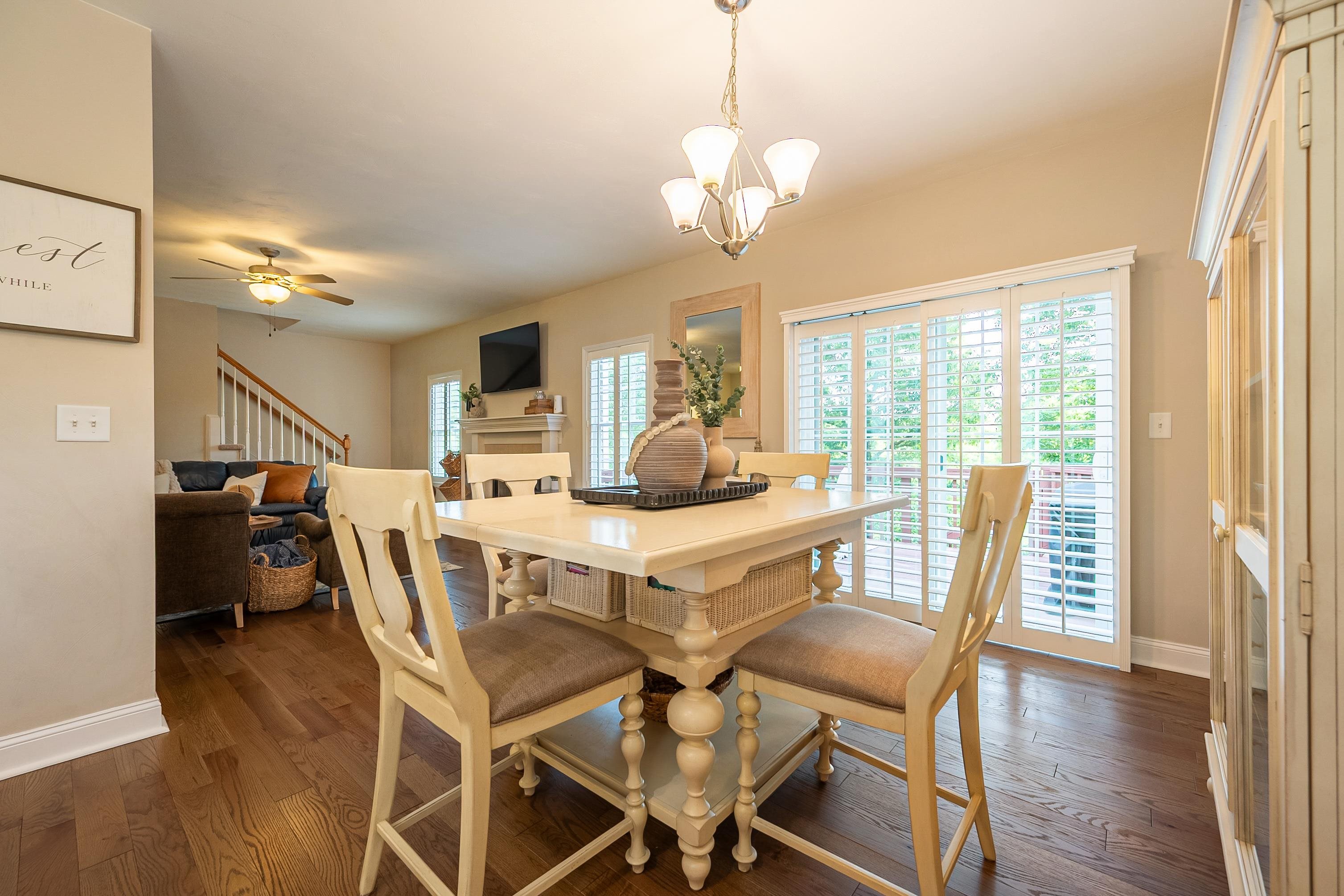 1136 CROSSCREEK Drive