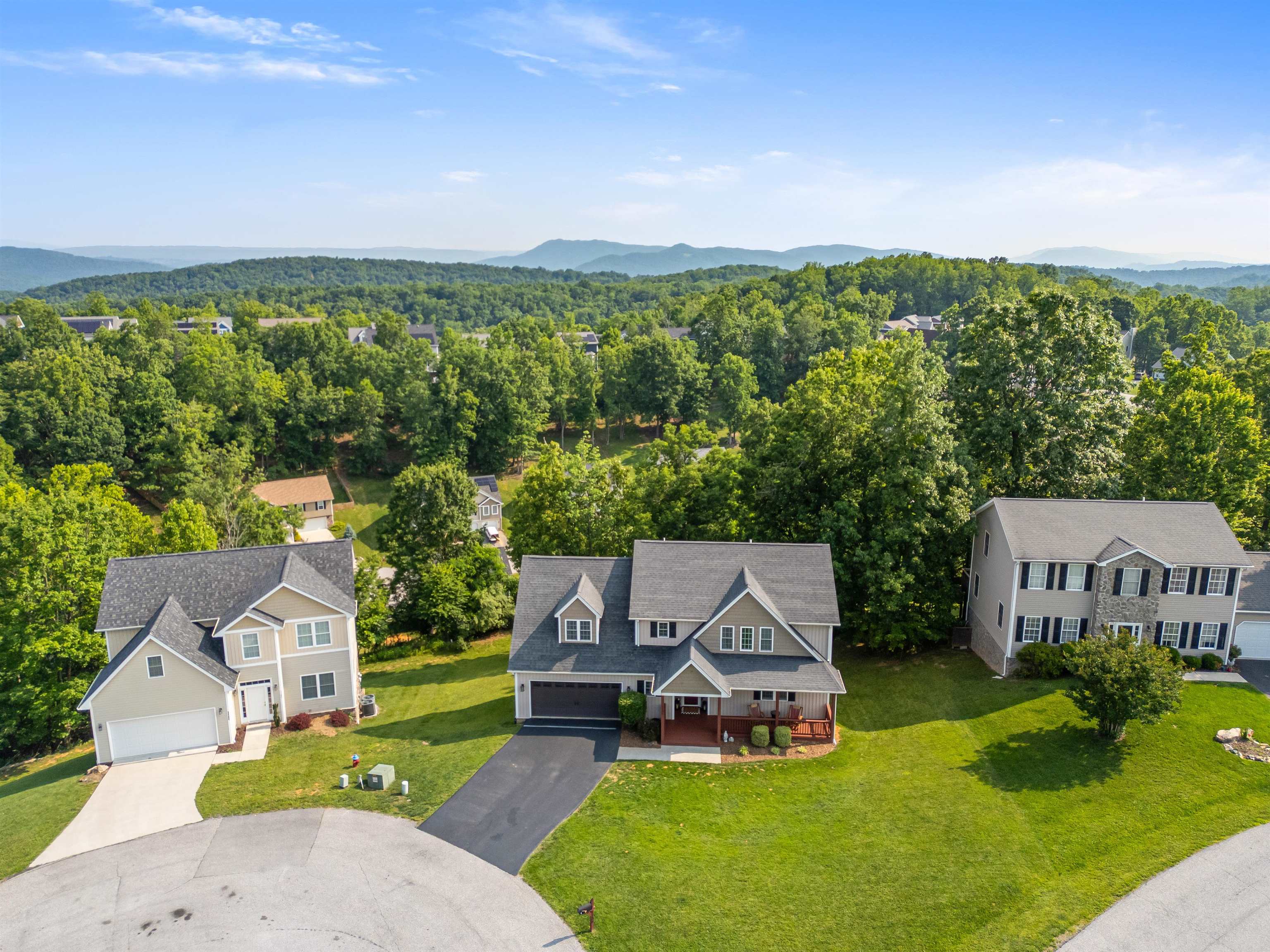 1136 CROSSCREEK Drive