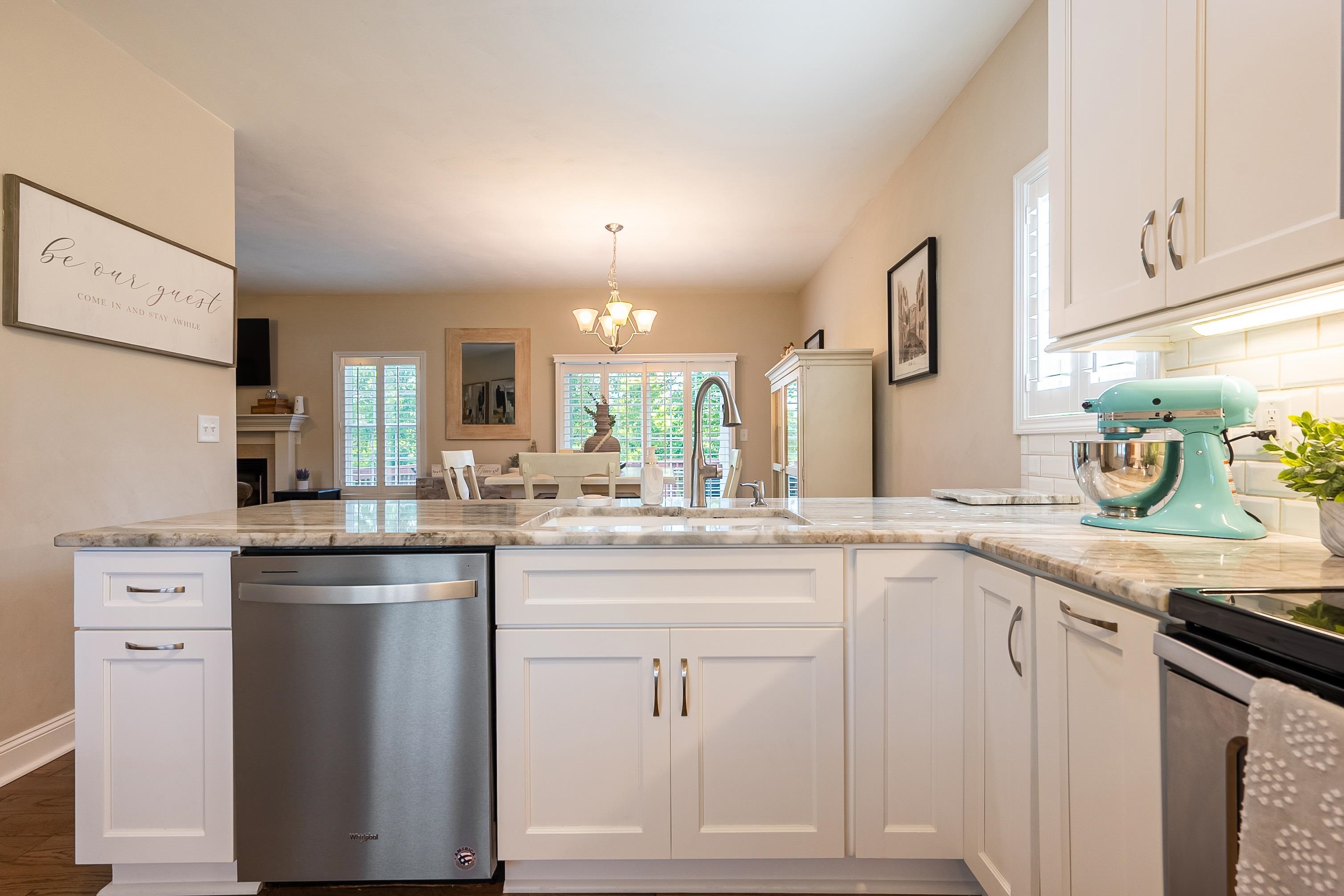1136 CROSSCREEK Drive