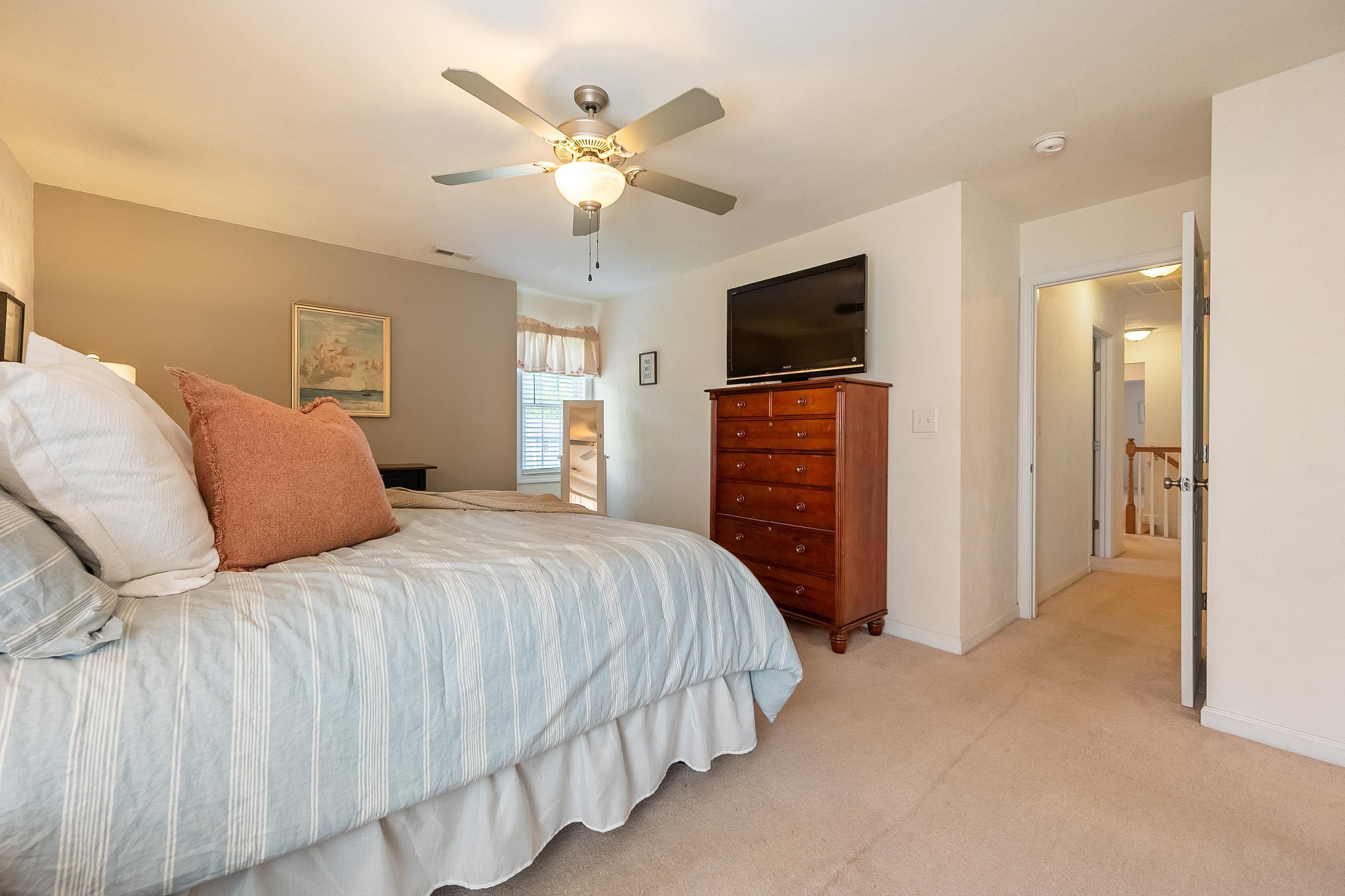 1136 CROSSCREEK Drive