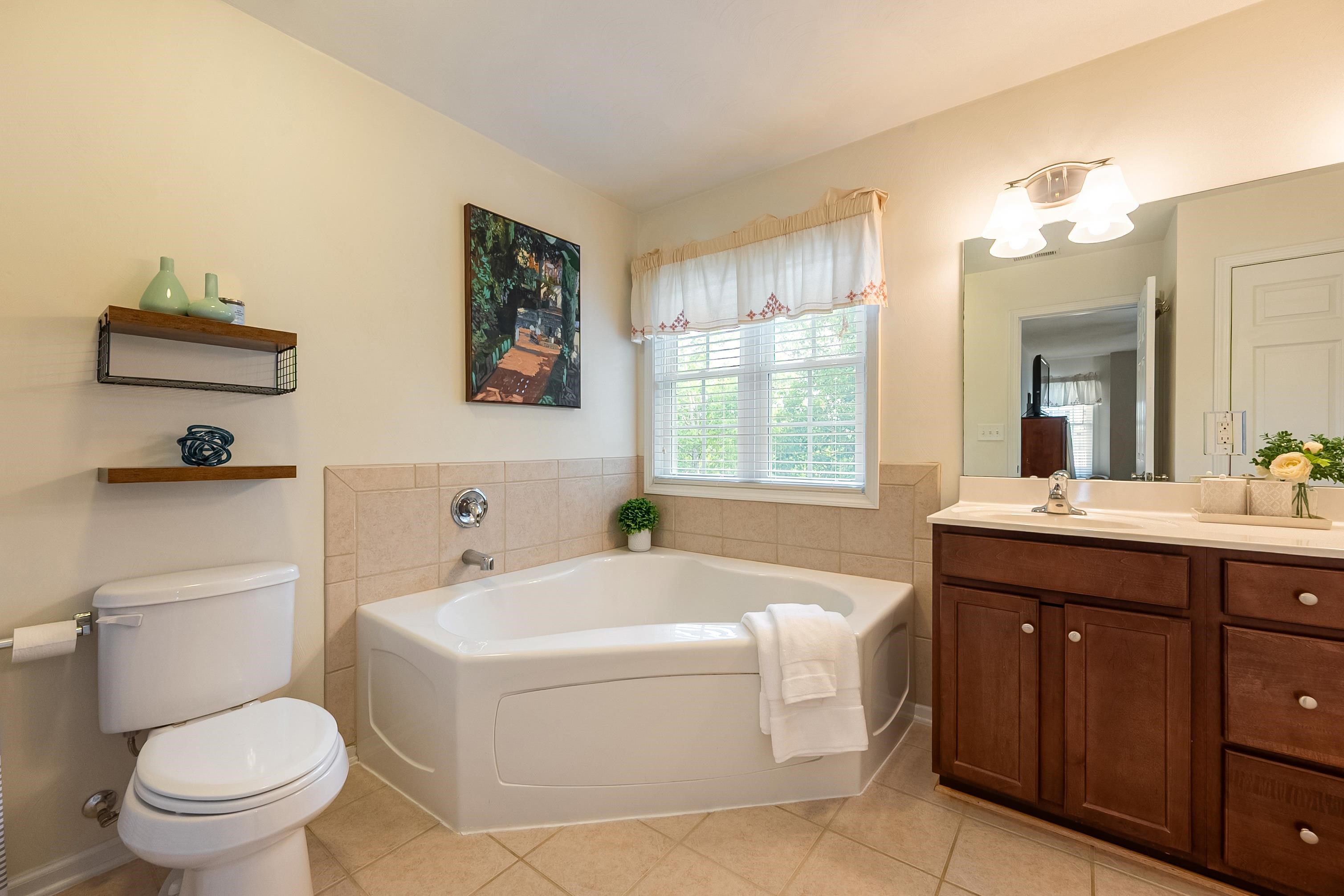 1136 CROSSCREEK Drive