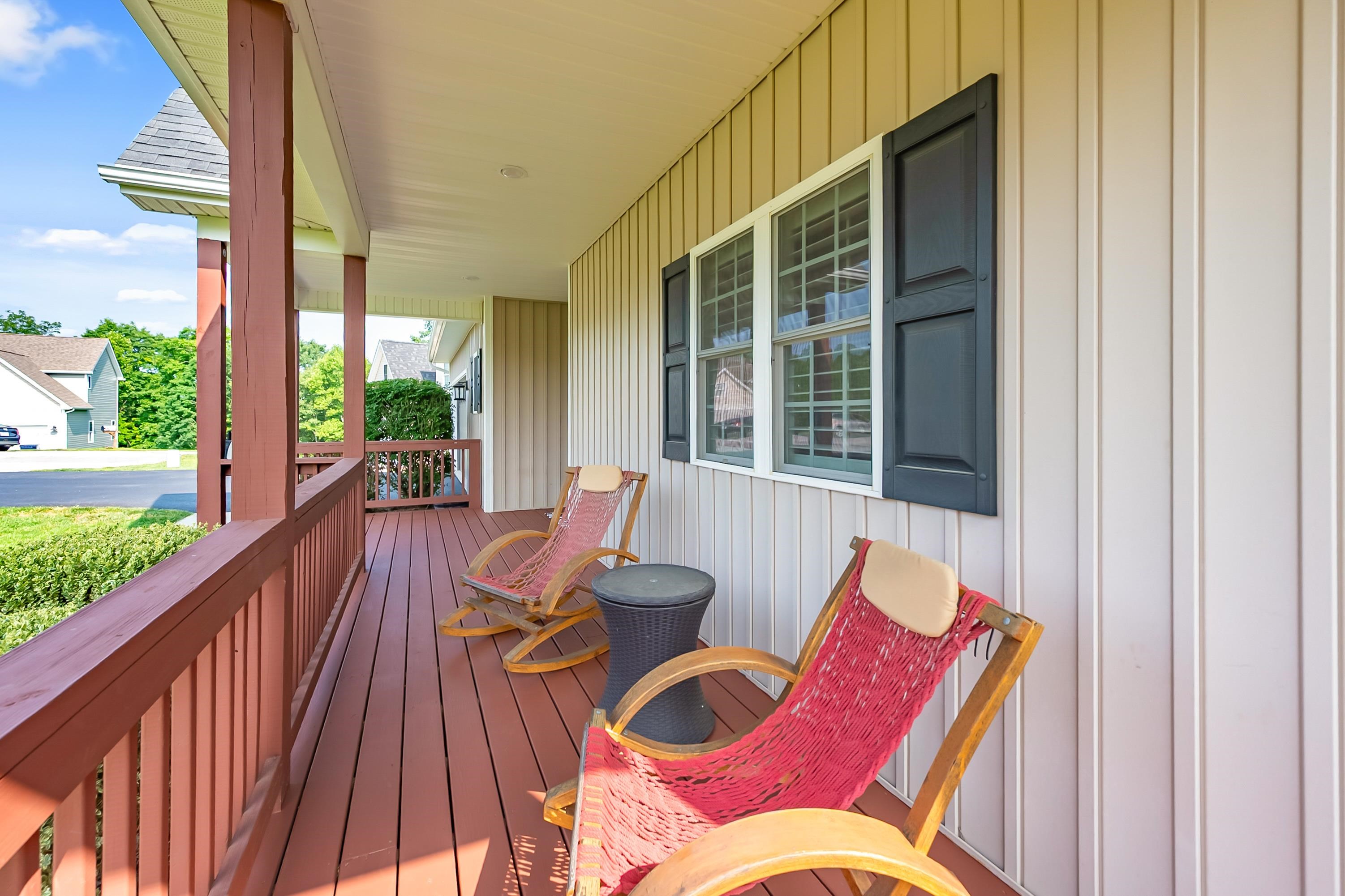 1136 CROSSCREEK Drive