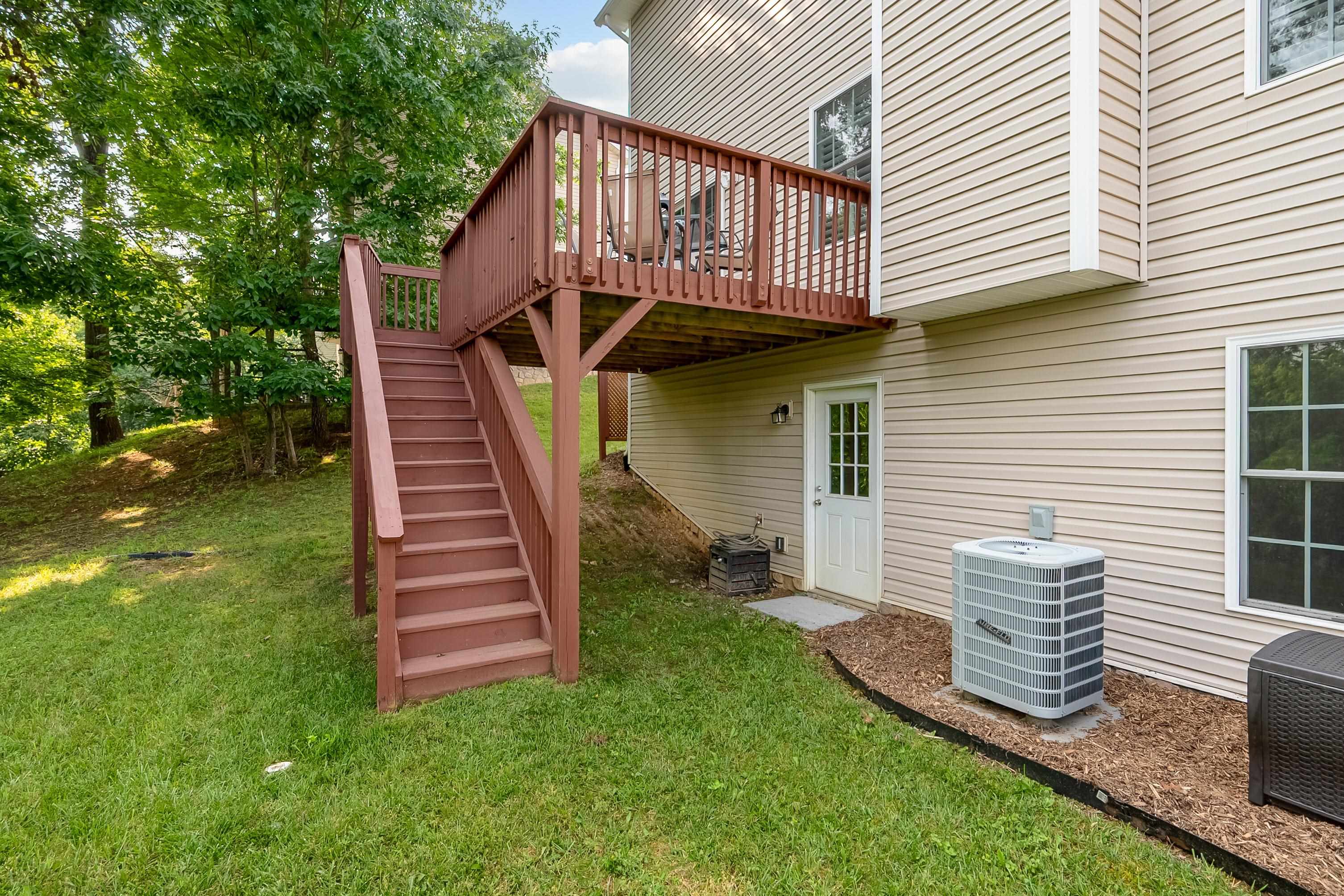 1136 CROSSCREEK Drive