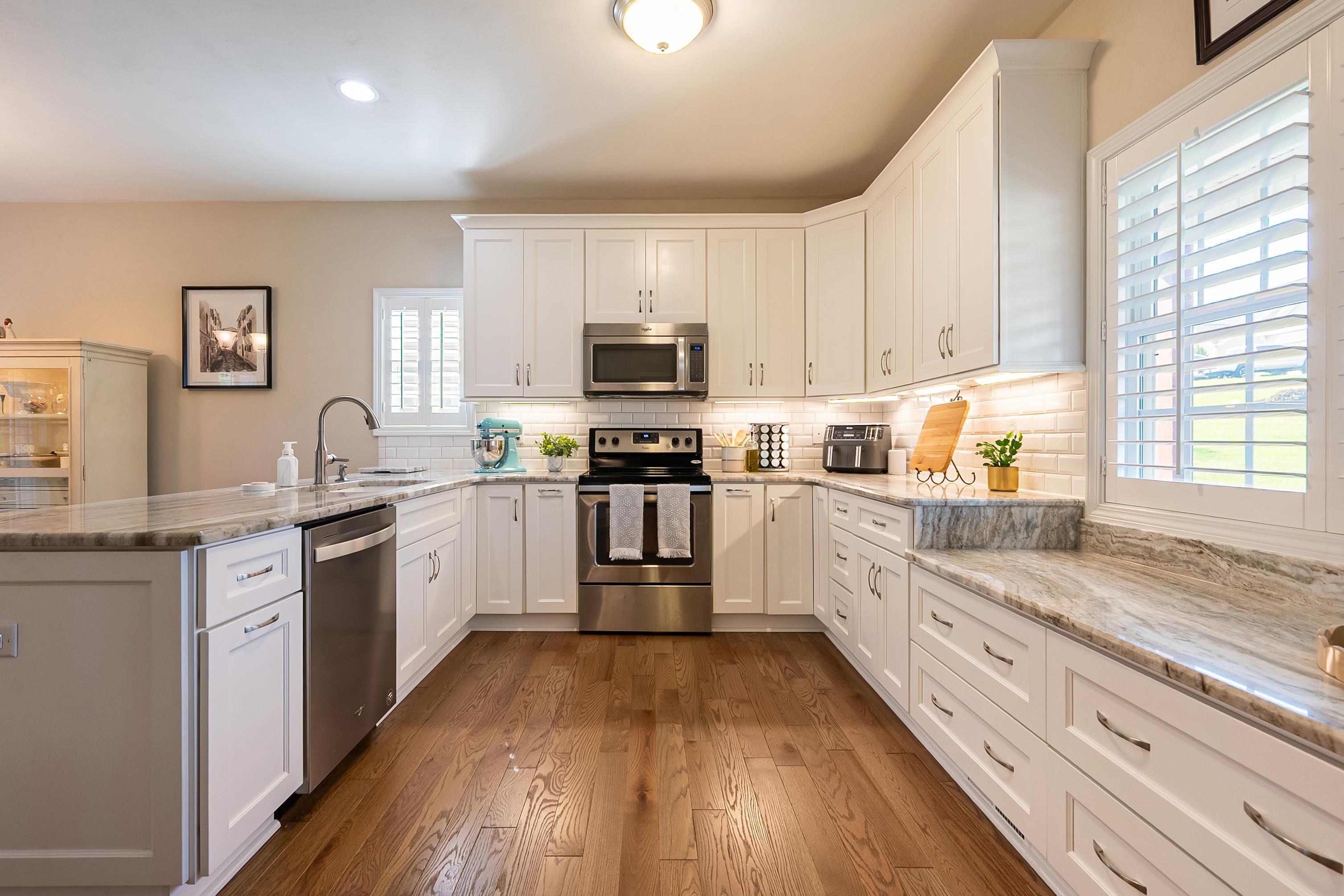 1136 CROSSCREEK Drive