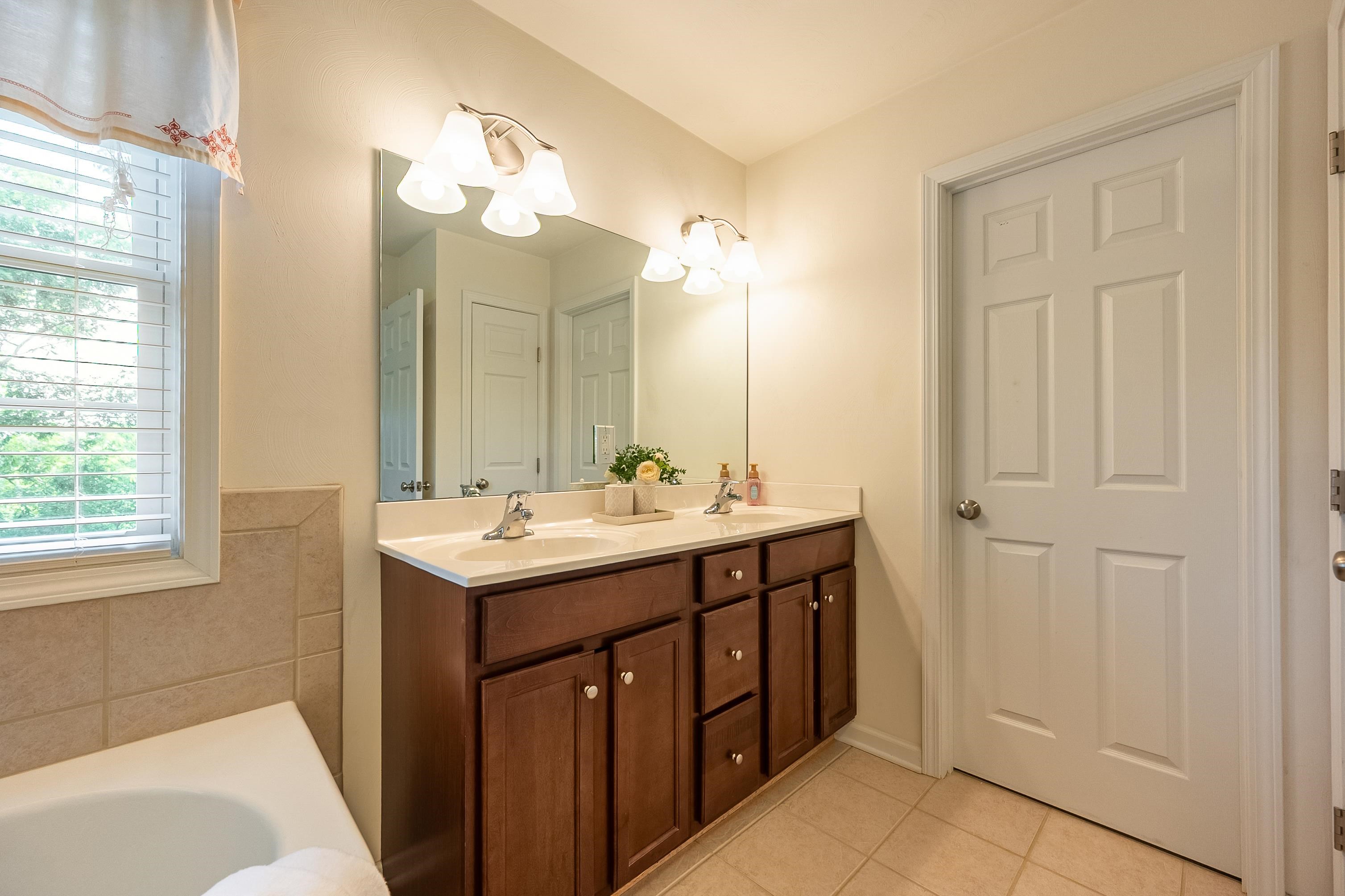 1136 CROSSCREEK Drive