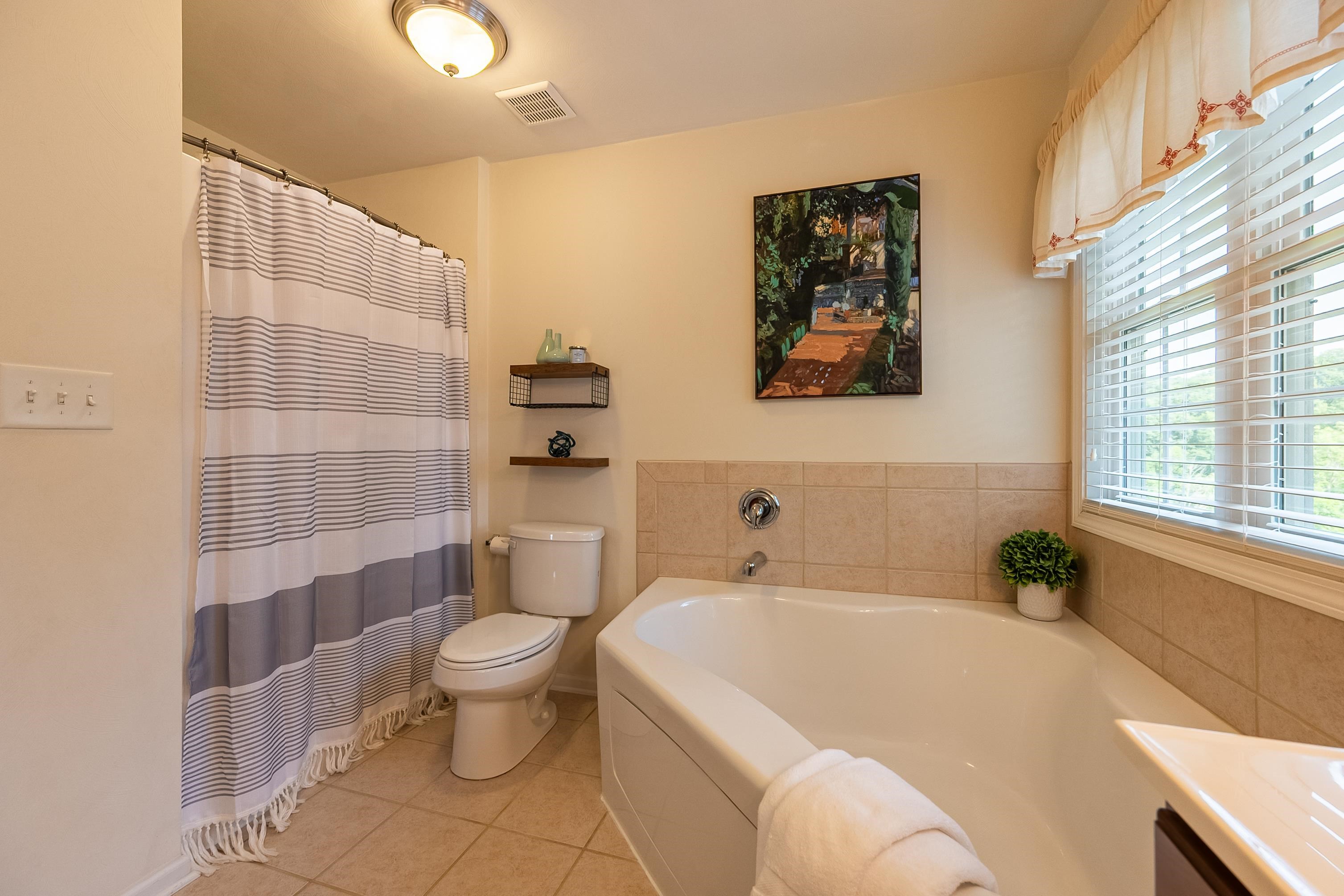 1136 CROSSCREEK Drive