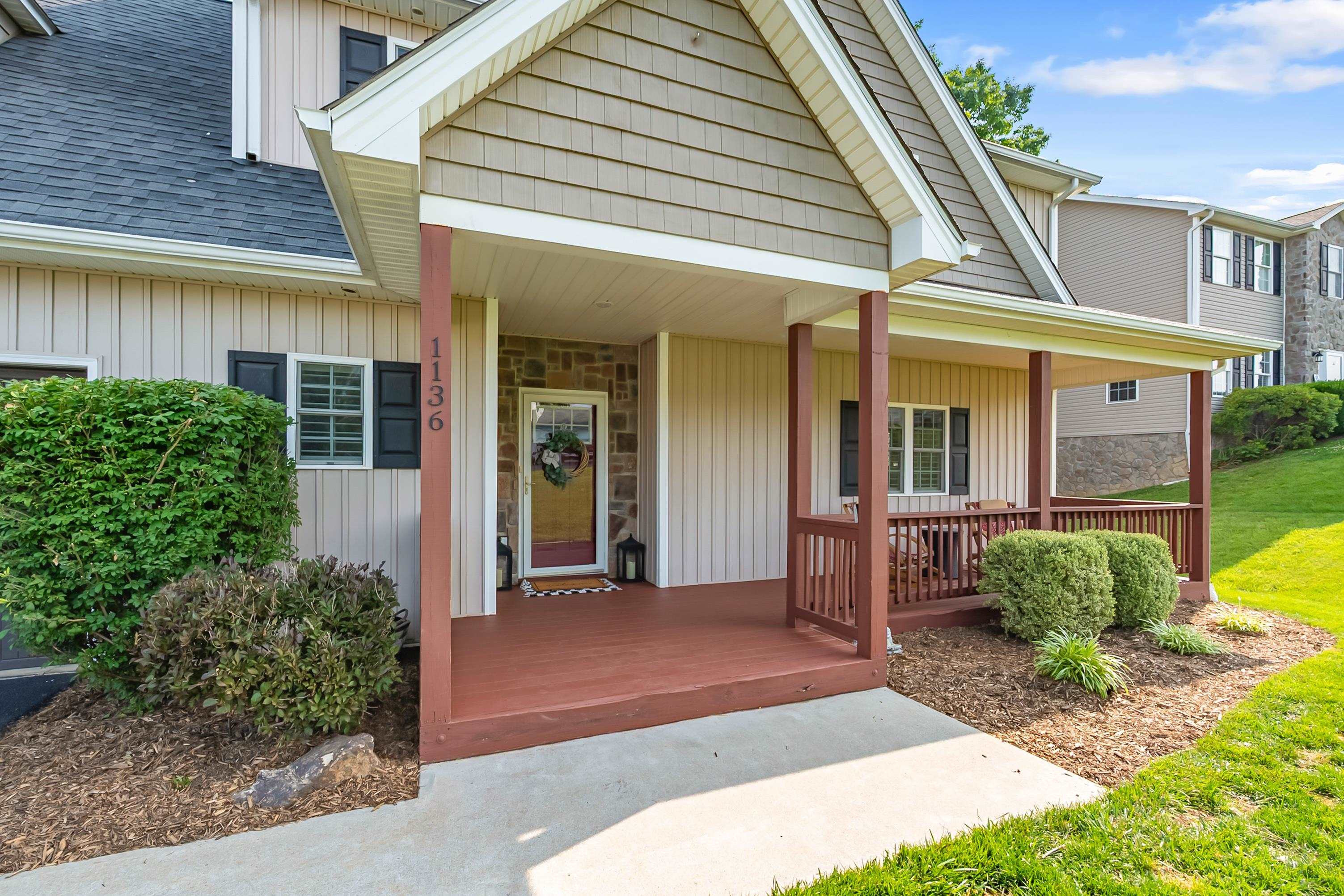 1136 CROSSCREEK Drive
