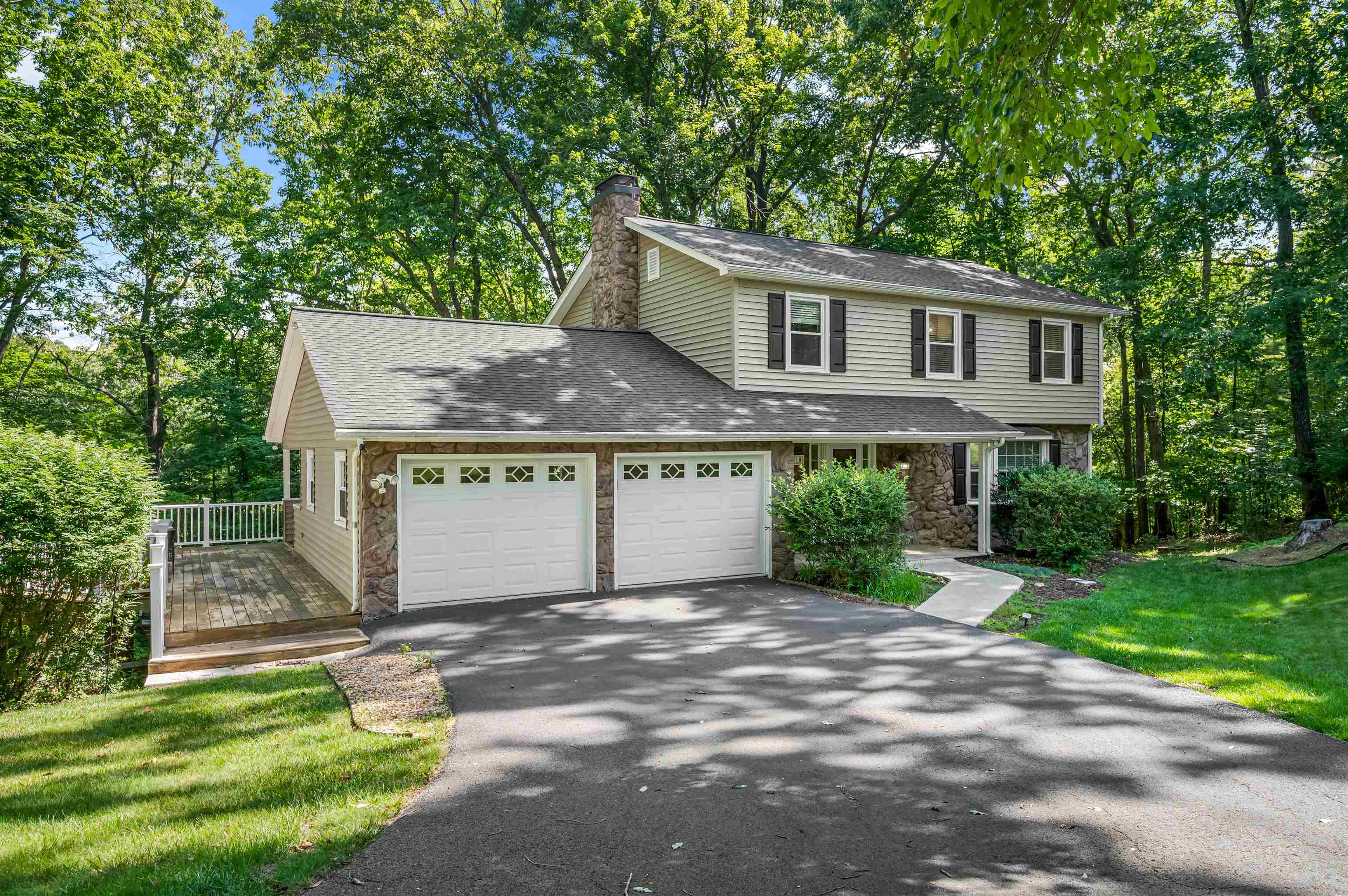 10 HIDDEN VALLEY Lane