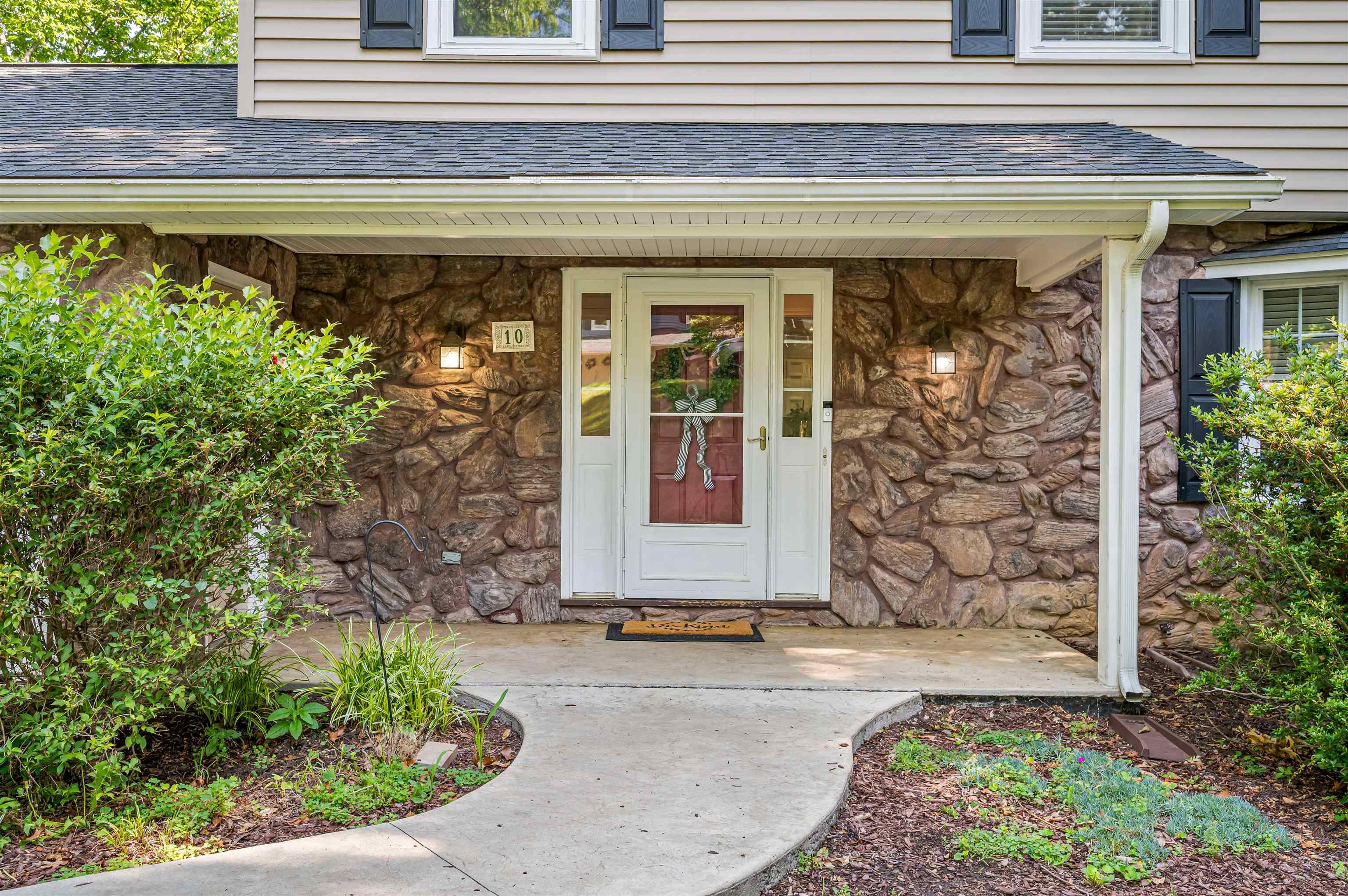 10 HIDDEN VALLEY Lane