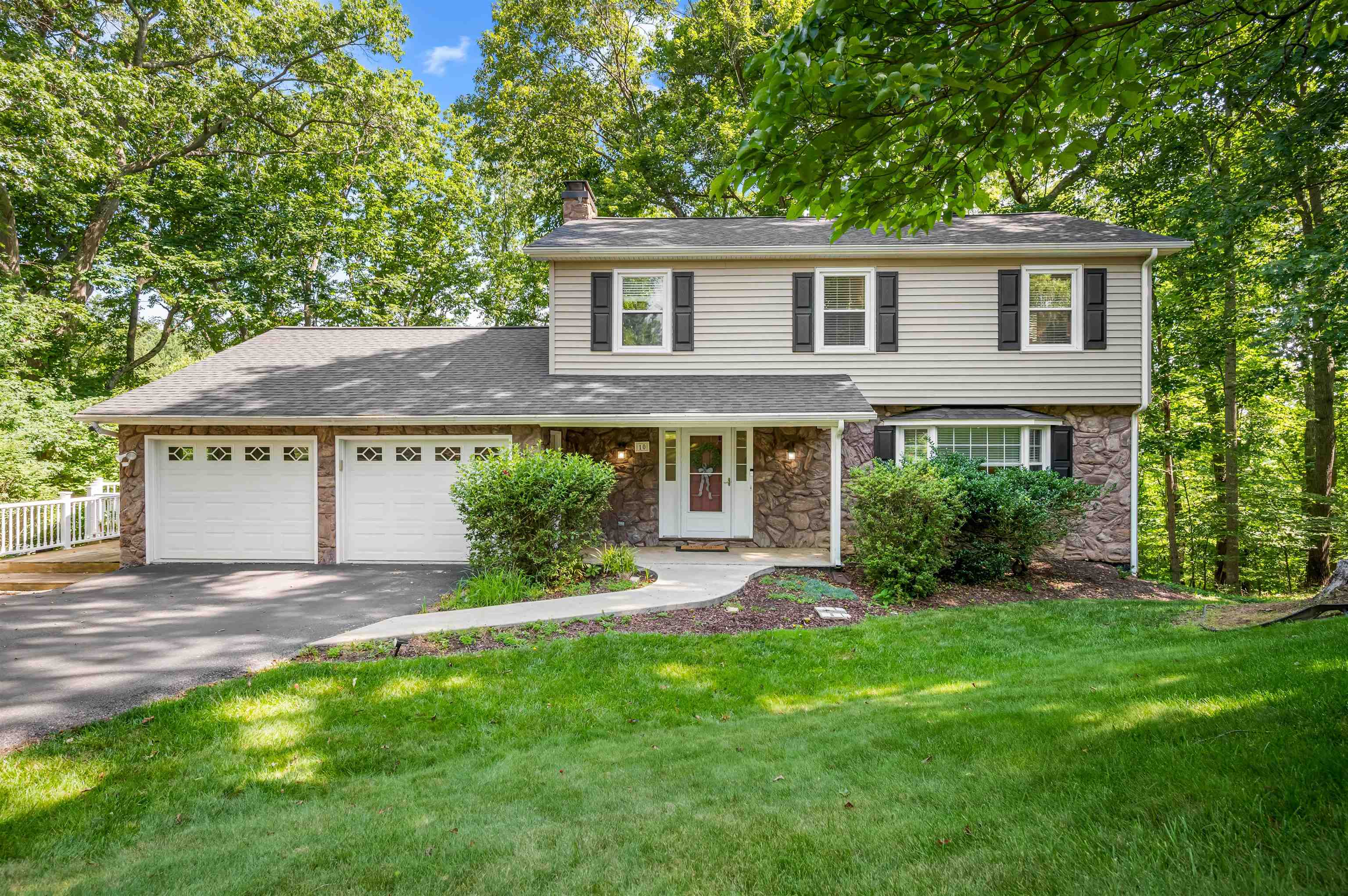 10 HIDDEN VALLEY Lane