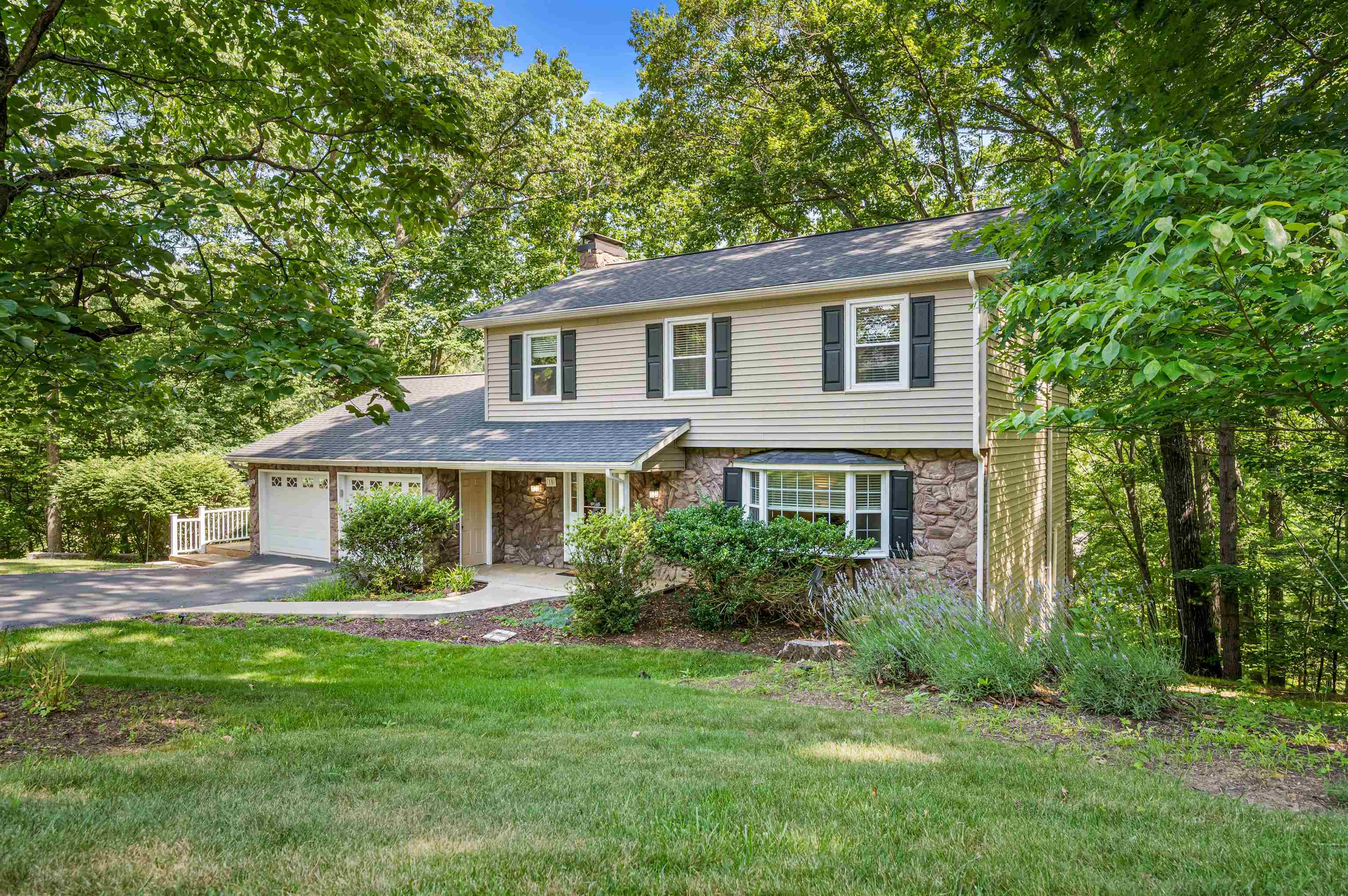 10 HIDDEN VALLEY Lane