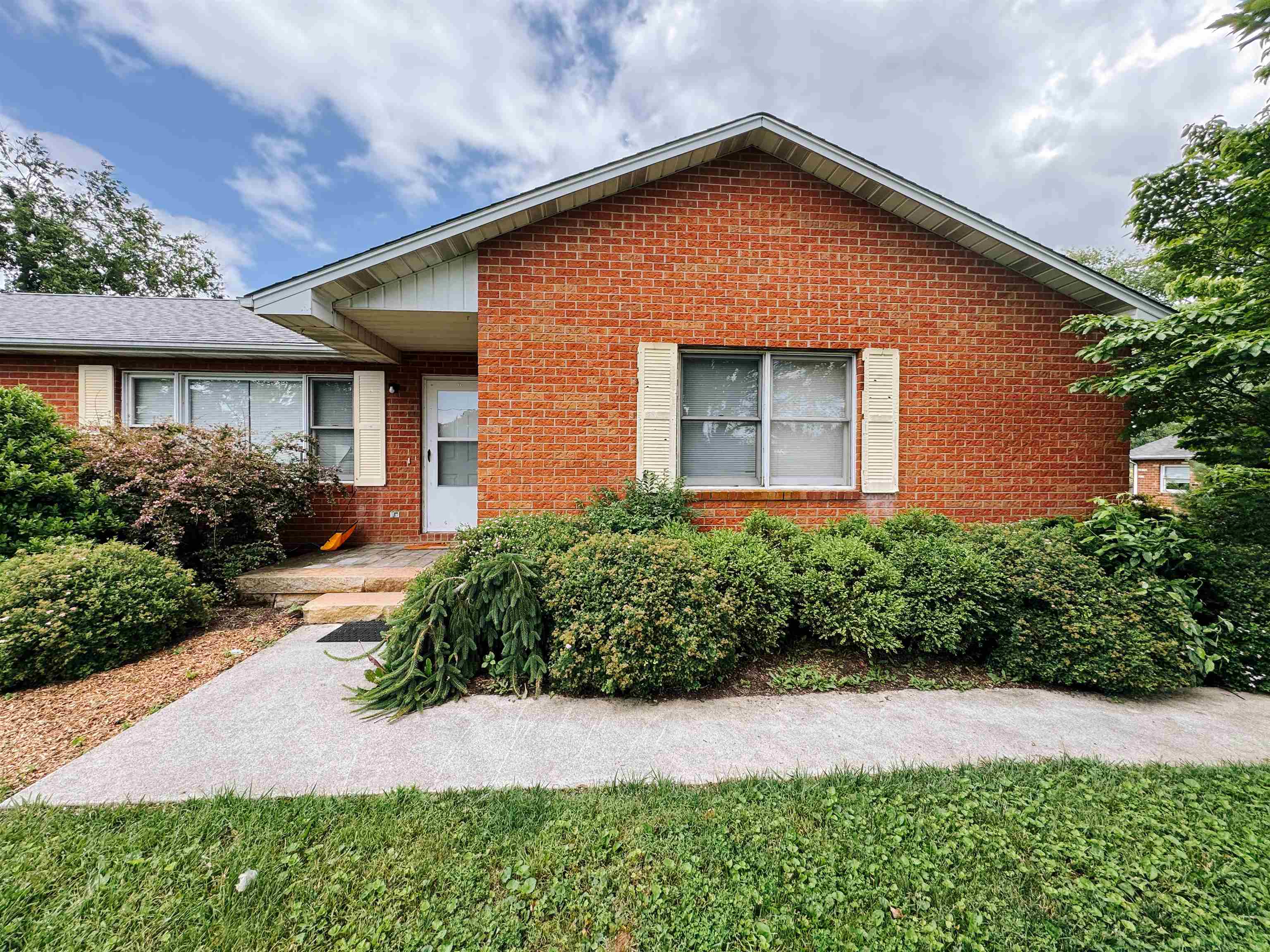 1450 & 1452 Sandy Circle