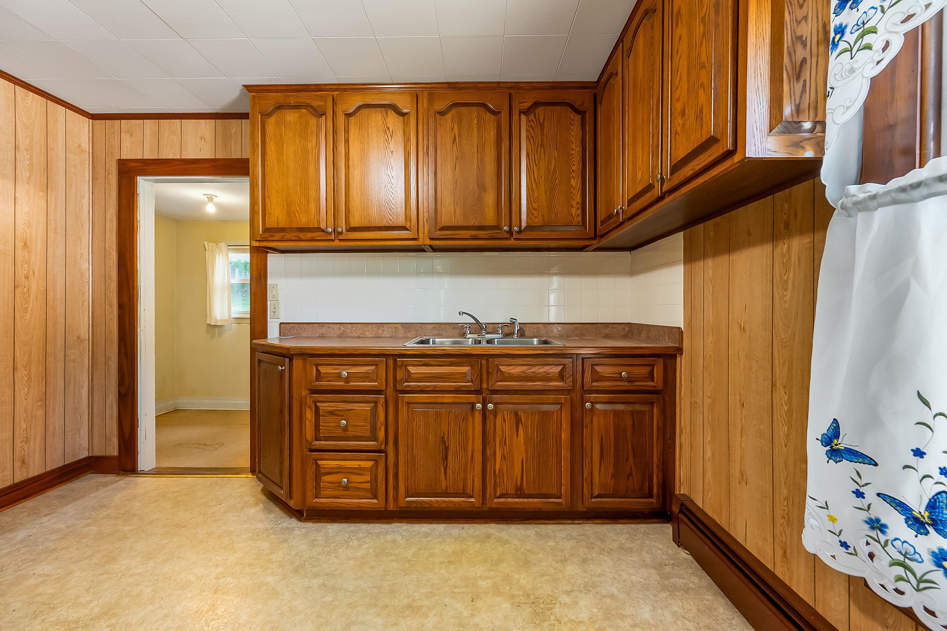 904 Giles Rd Road