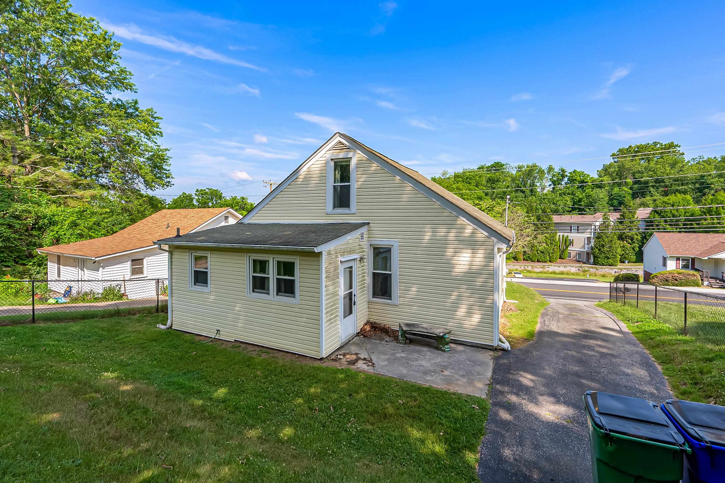 904 Giles Rd Road