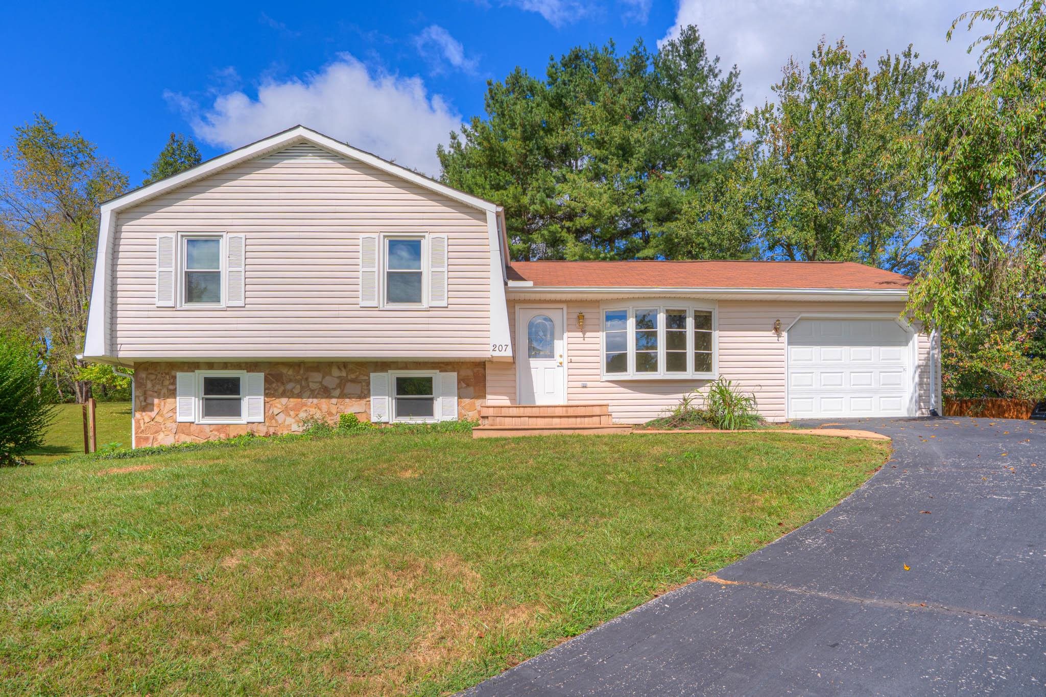 207 WOODBINE Drive