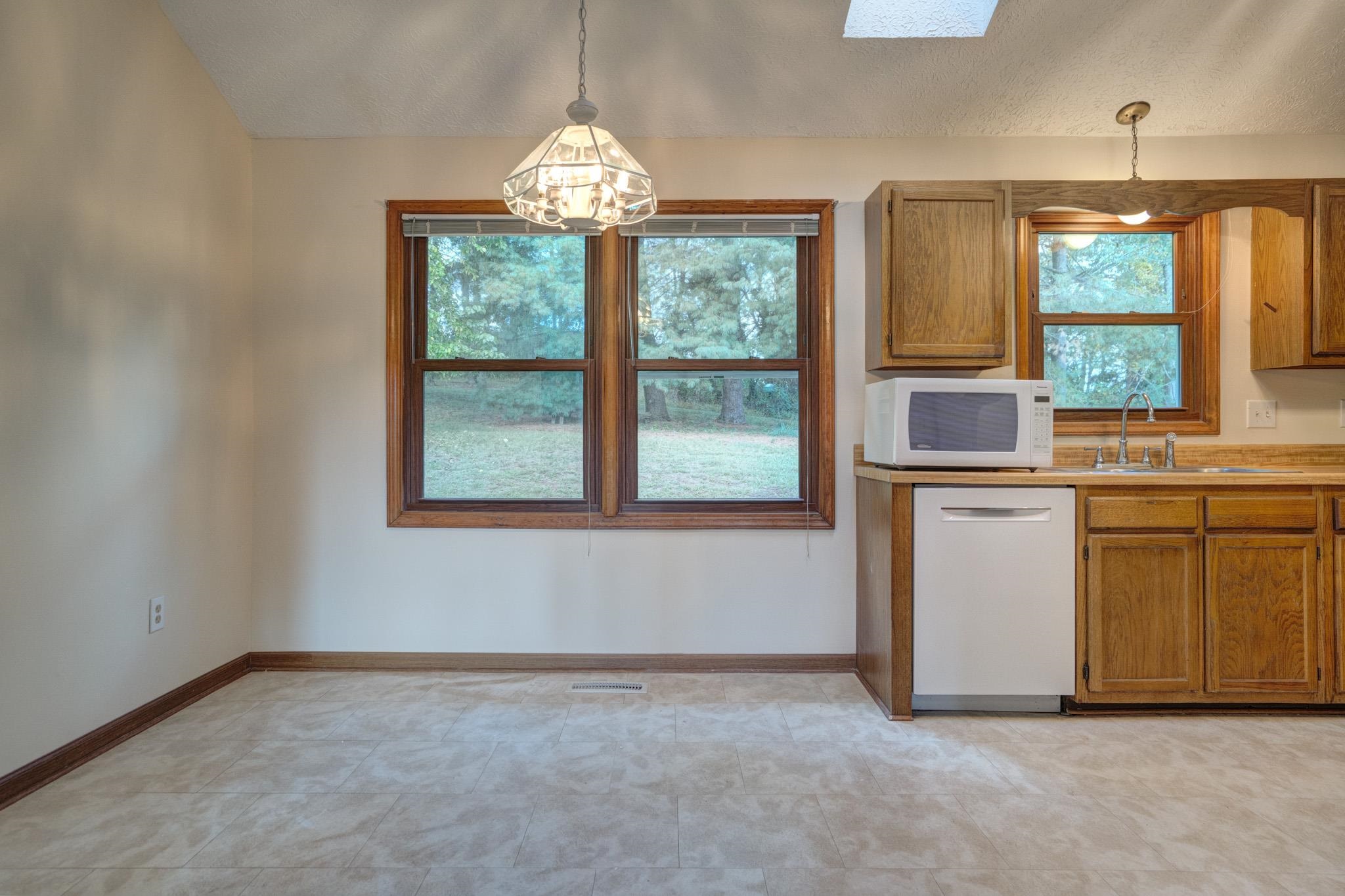207 WOODBINE Drive