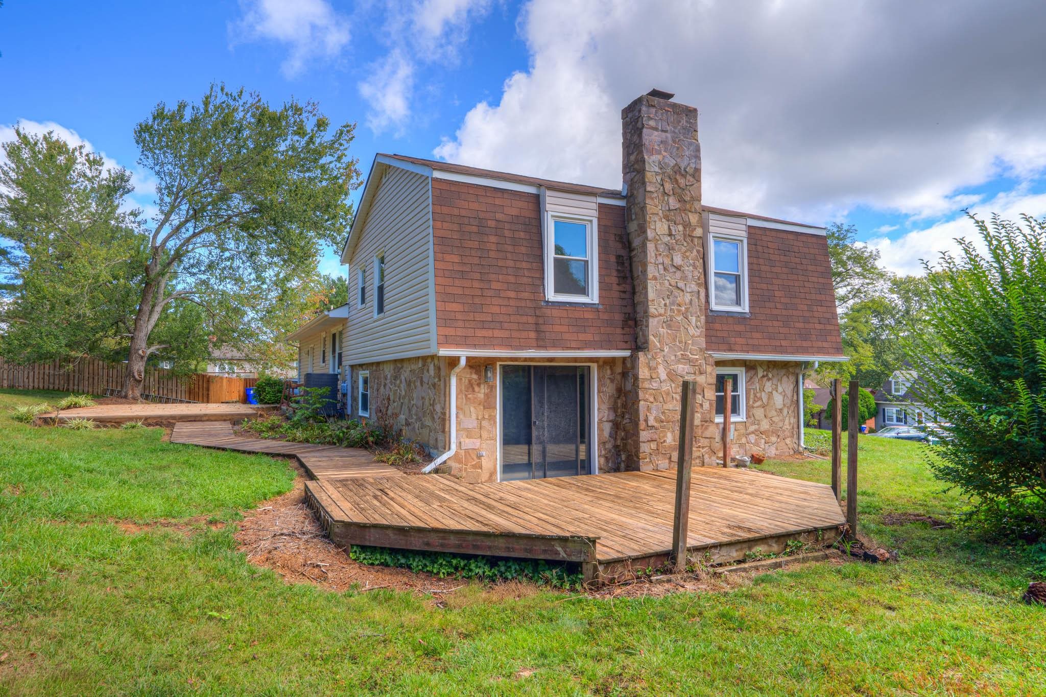 207 WOODBINE Drive