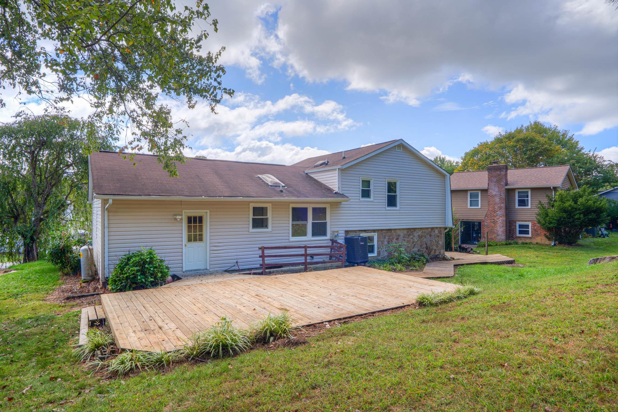 207 WOODBINE Drive