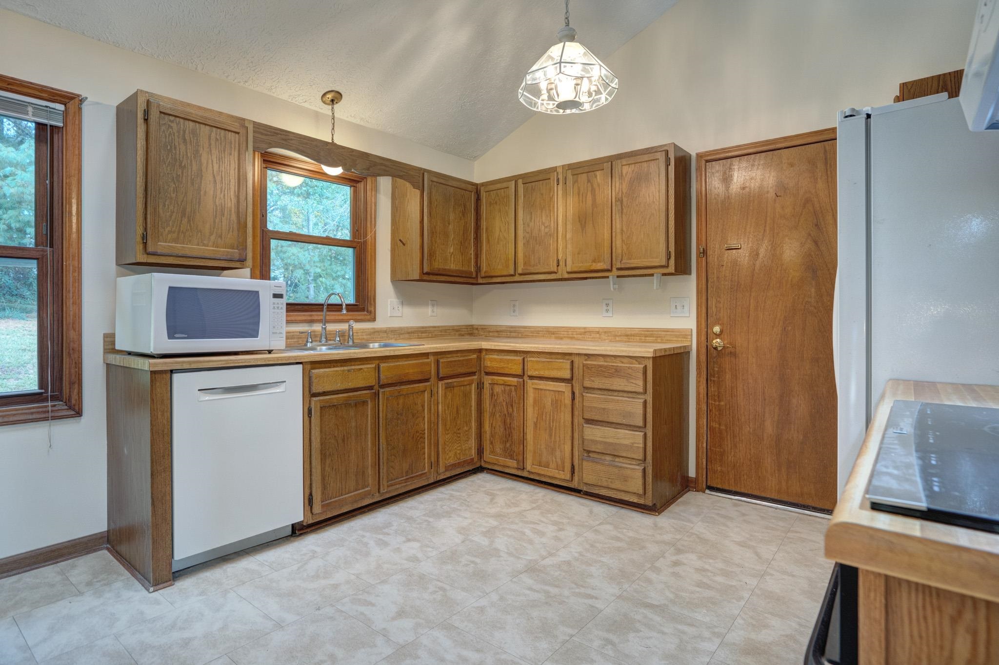 207 WOODBINE Drive