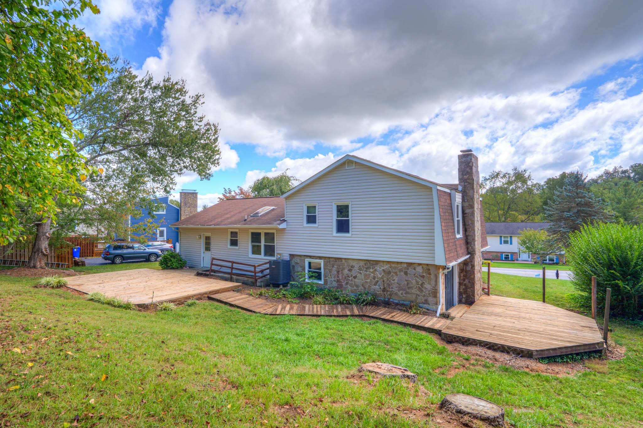 207 WOODBINE Drive