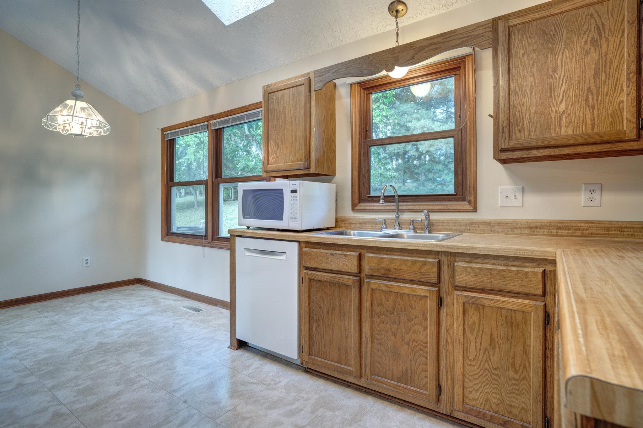 207 WOODBINE Drive