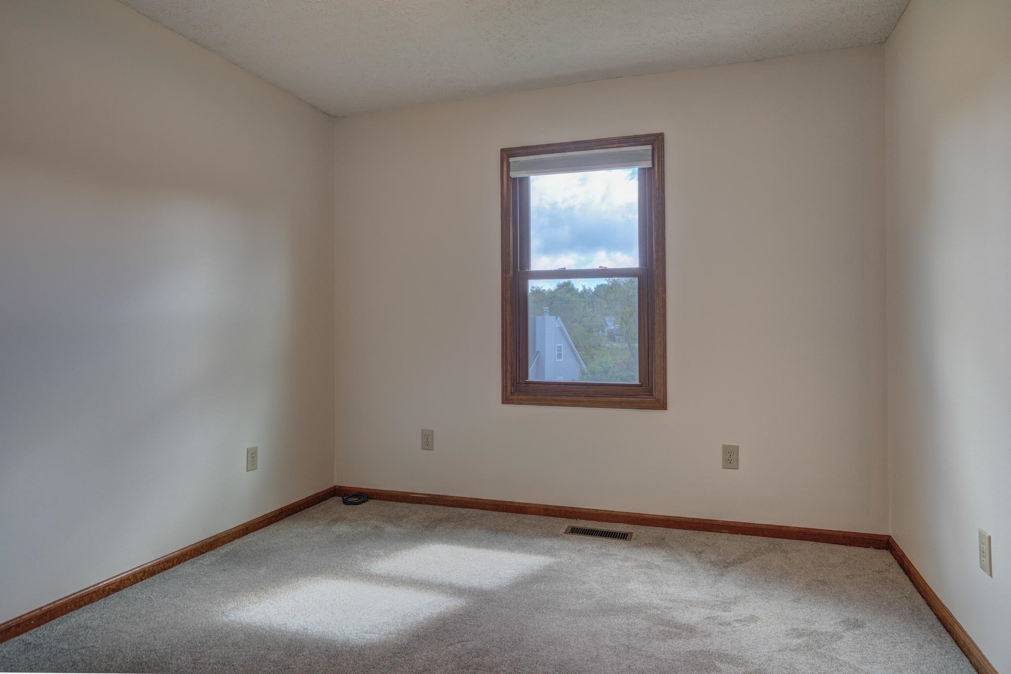 207 WOODBINE Drive