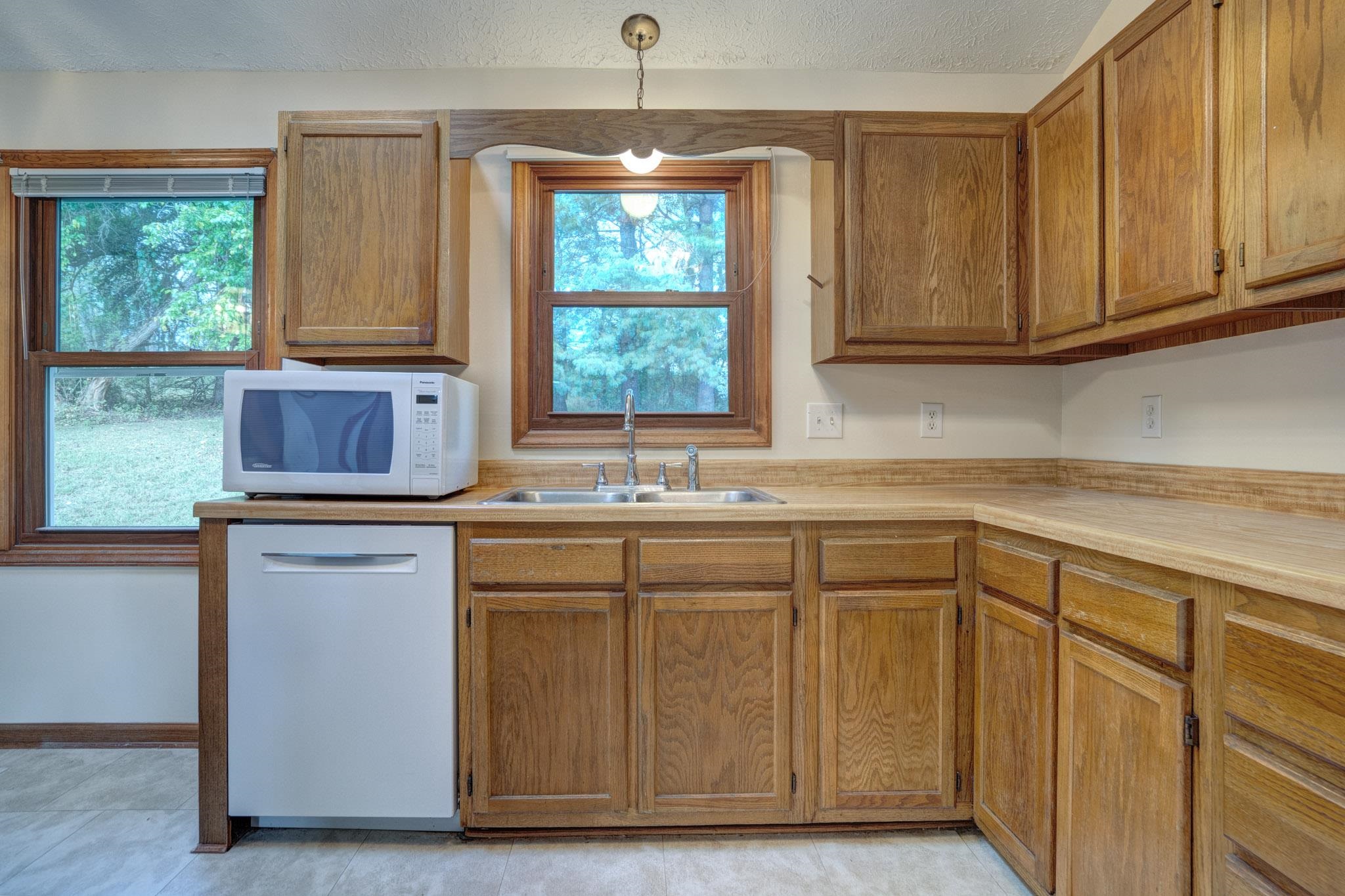 207 WOODBINE Drive