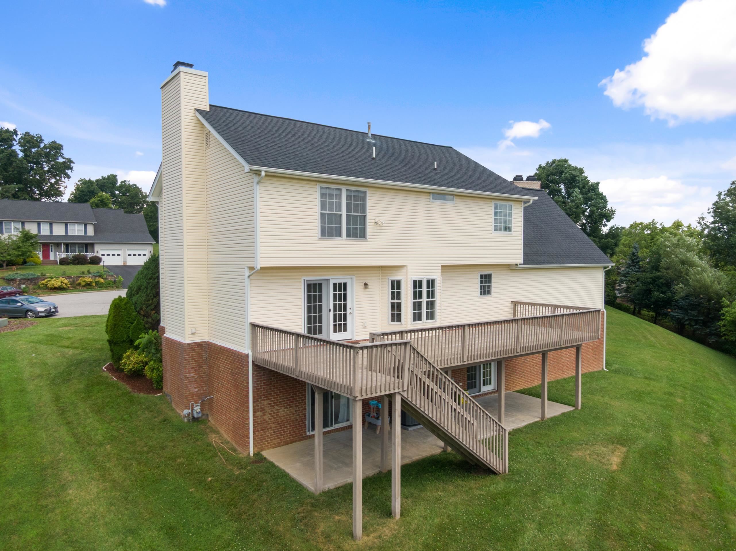 180 SAPPHIRE Avenue