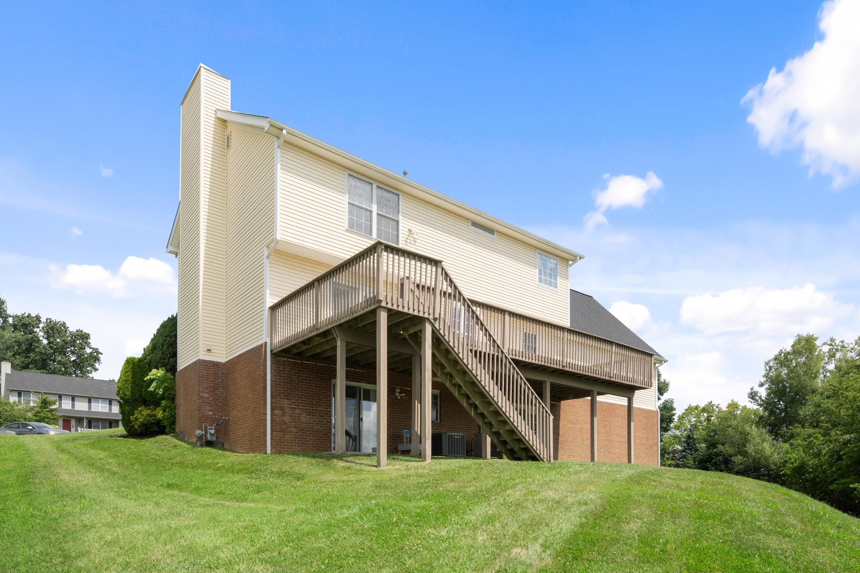 180 SAPPHIRE Avenue