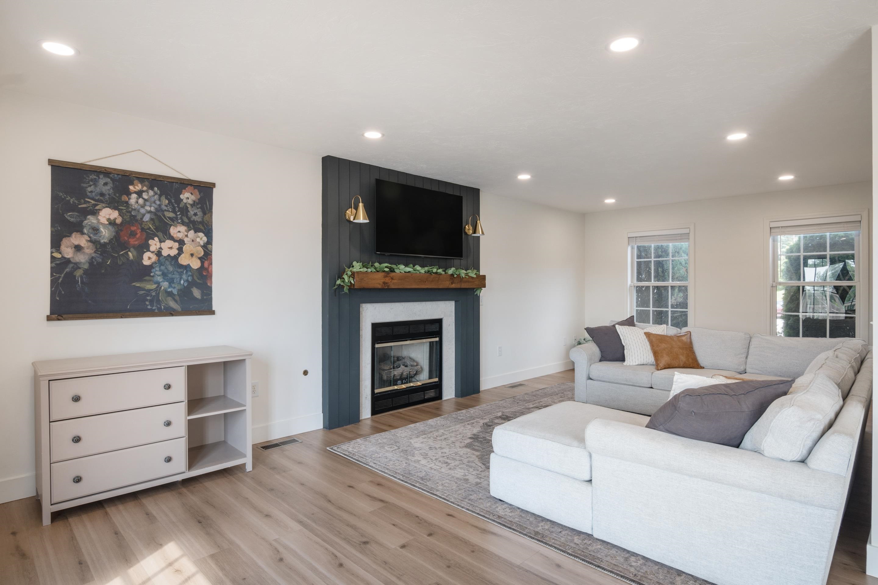 180 SAPPHIRE Avenue
