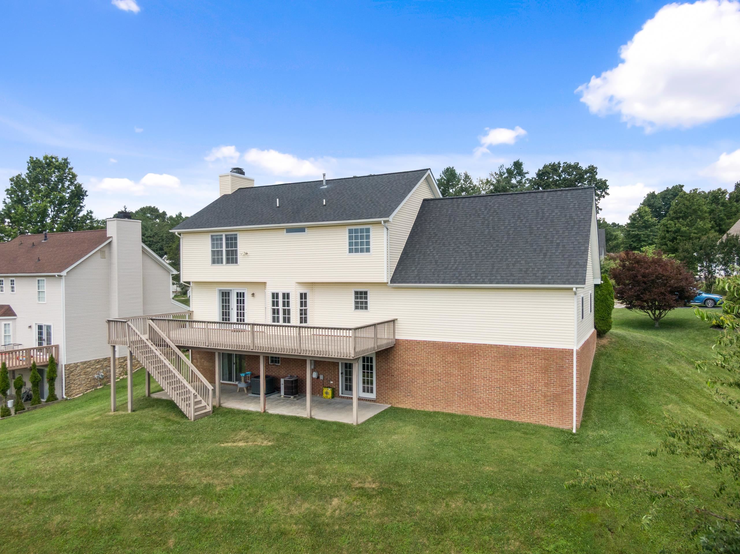 180 SAPPHIRE Avenue