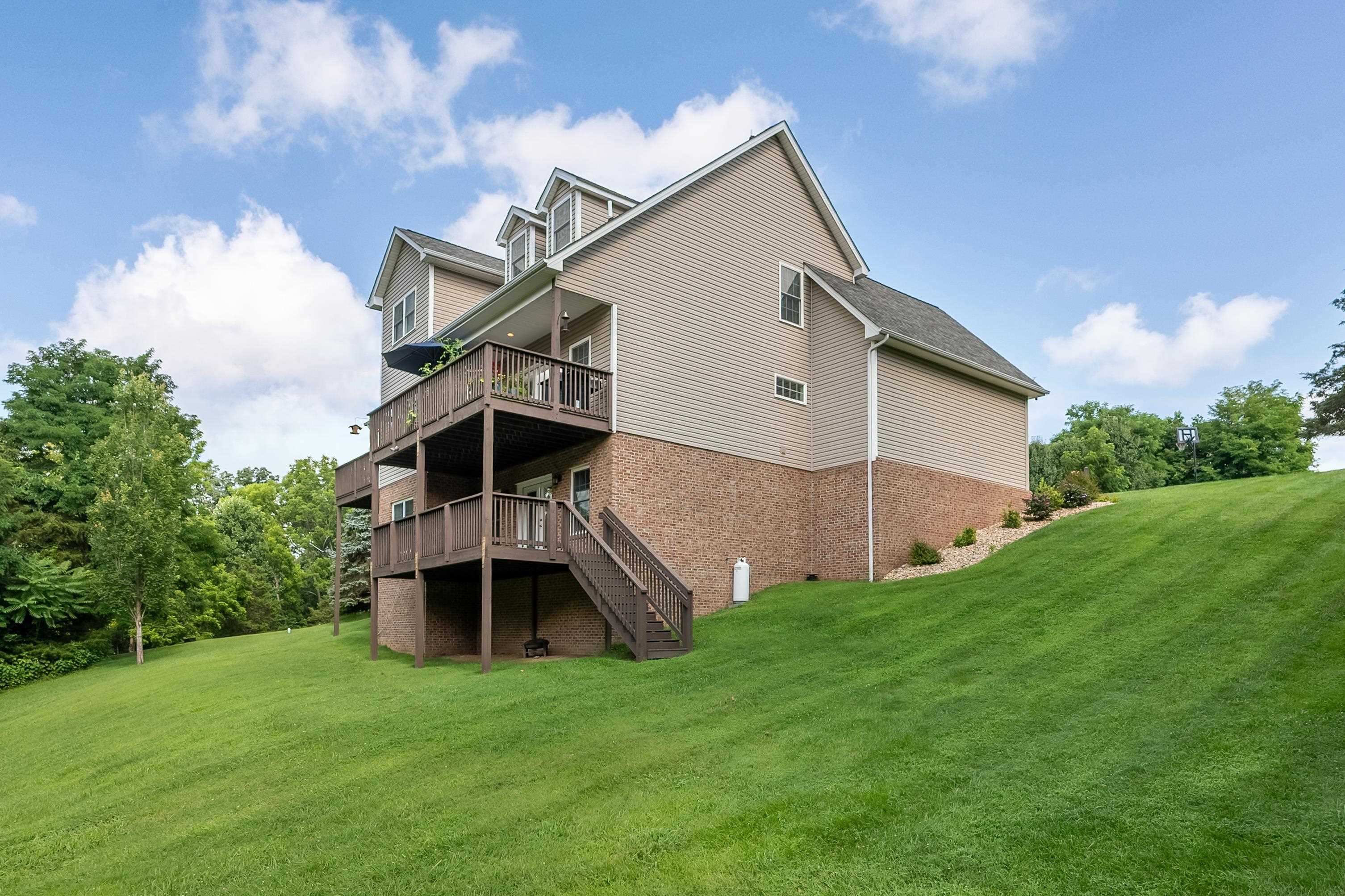 205 RIDGE Lane