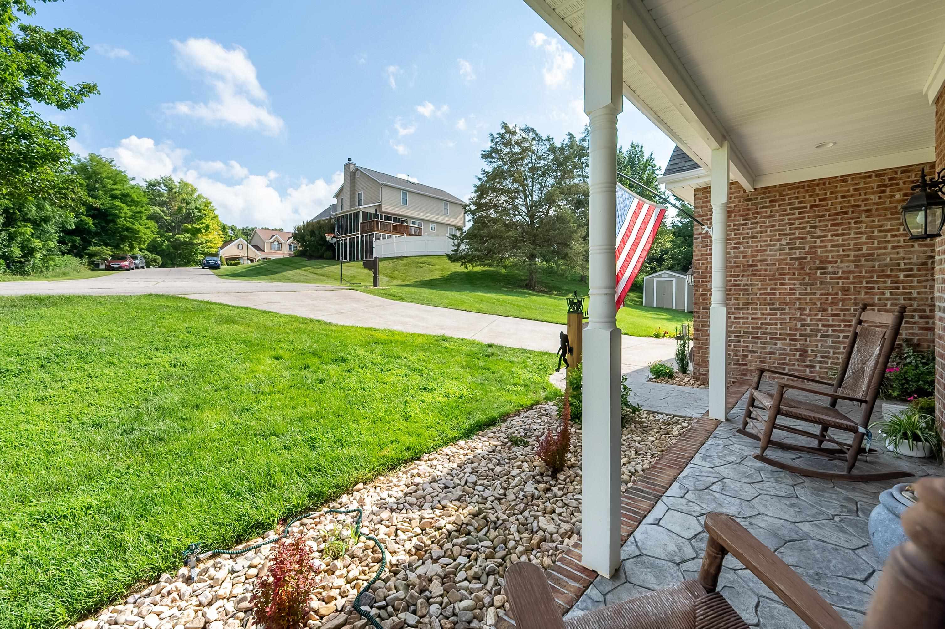 205 RIDGE Lane