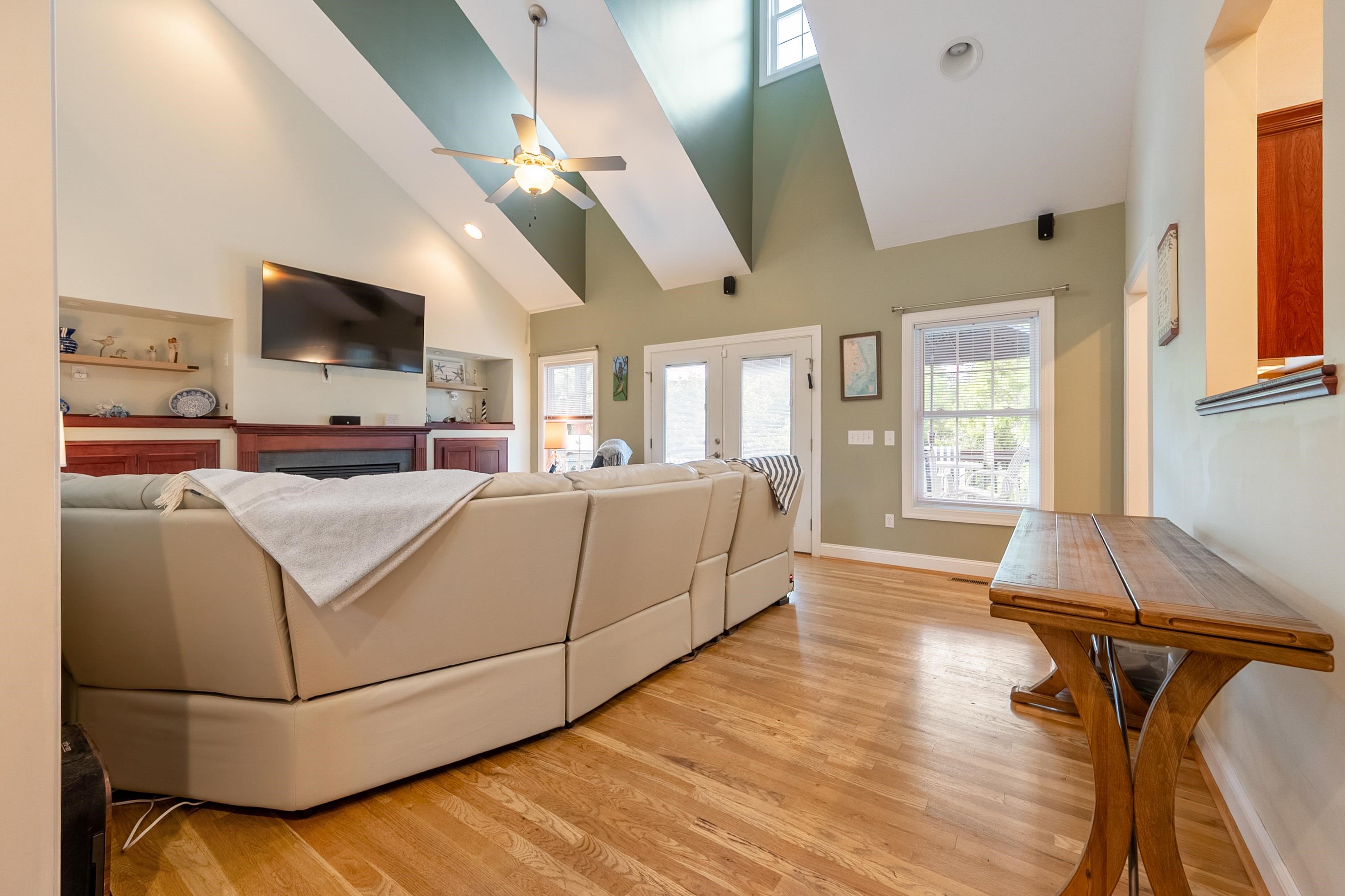 205 RIDGE Lane