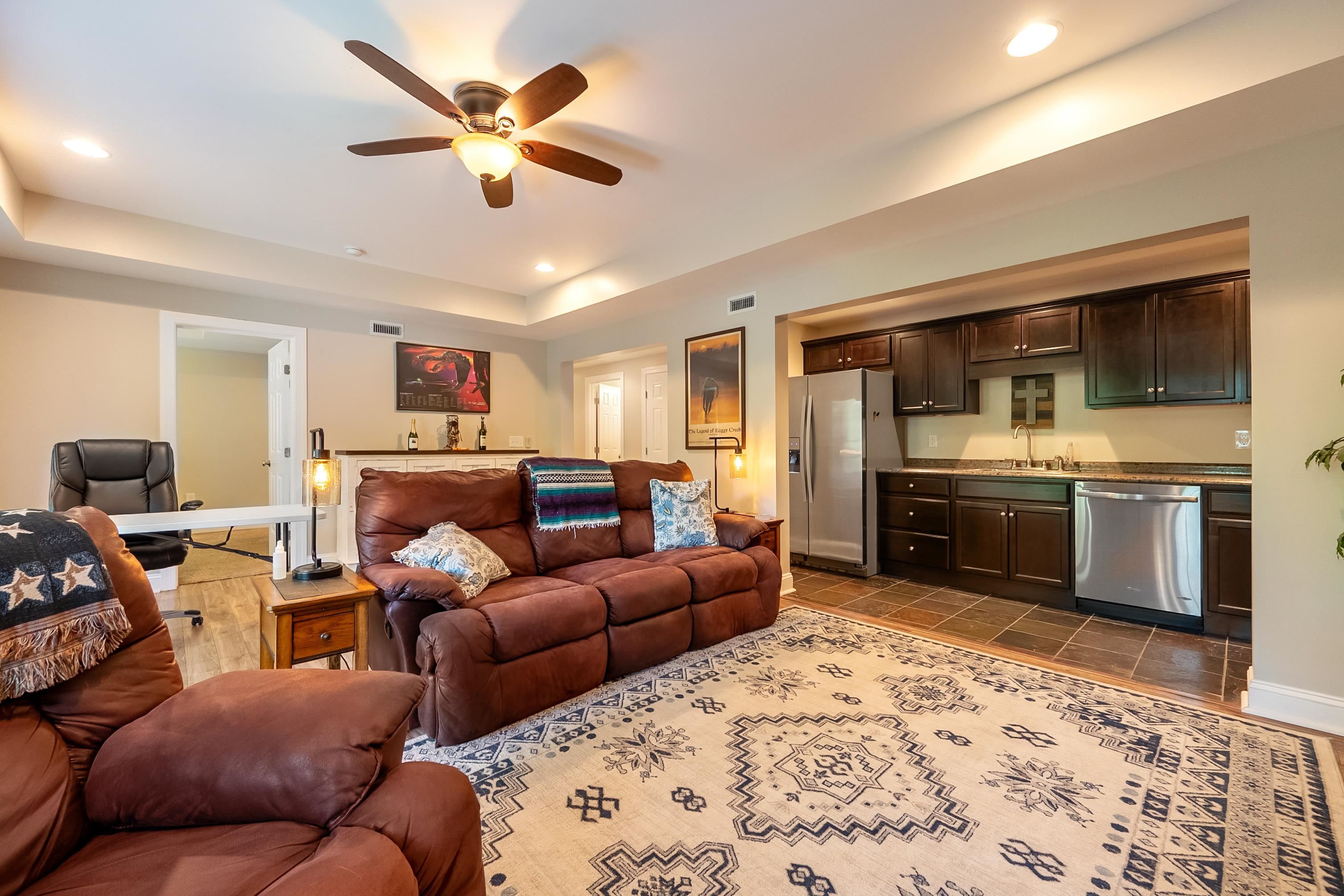 205 RIDGE Lane