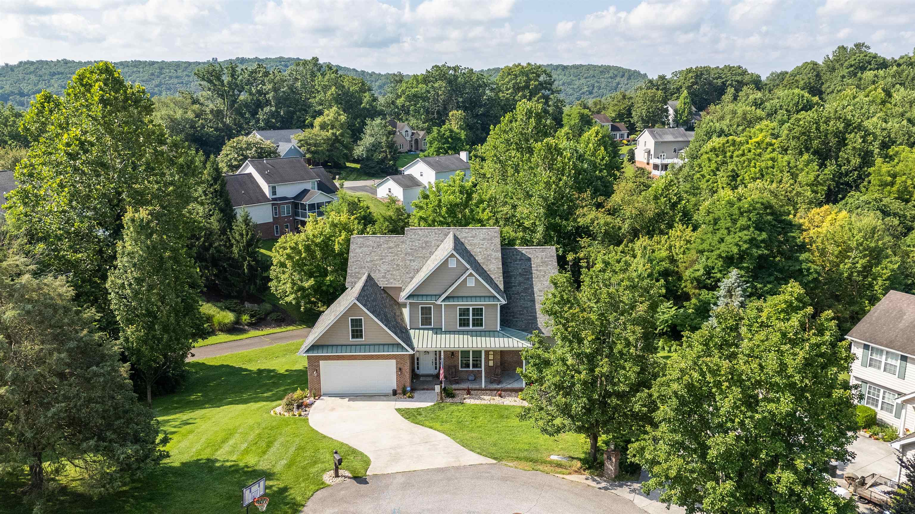 205 RIDGE Lane