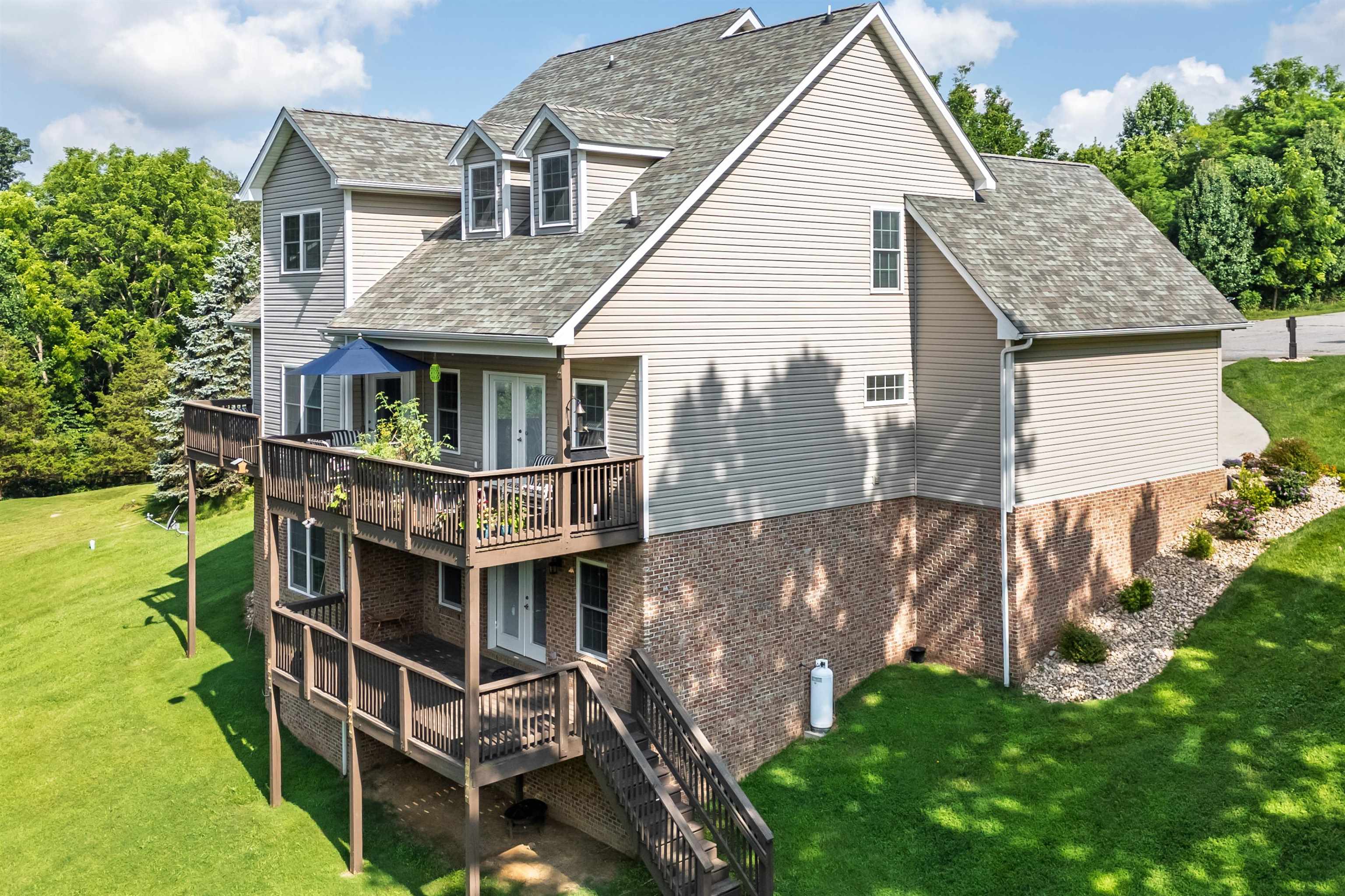 205 RIDGE Lane
