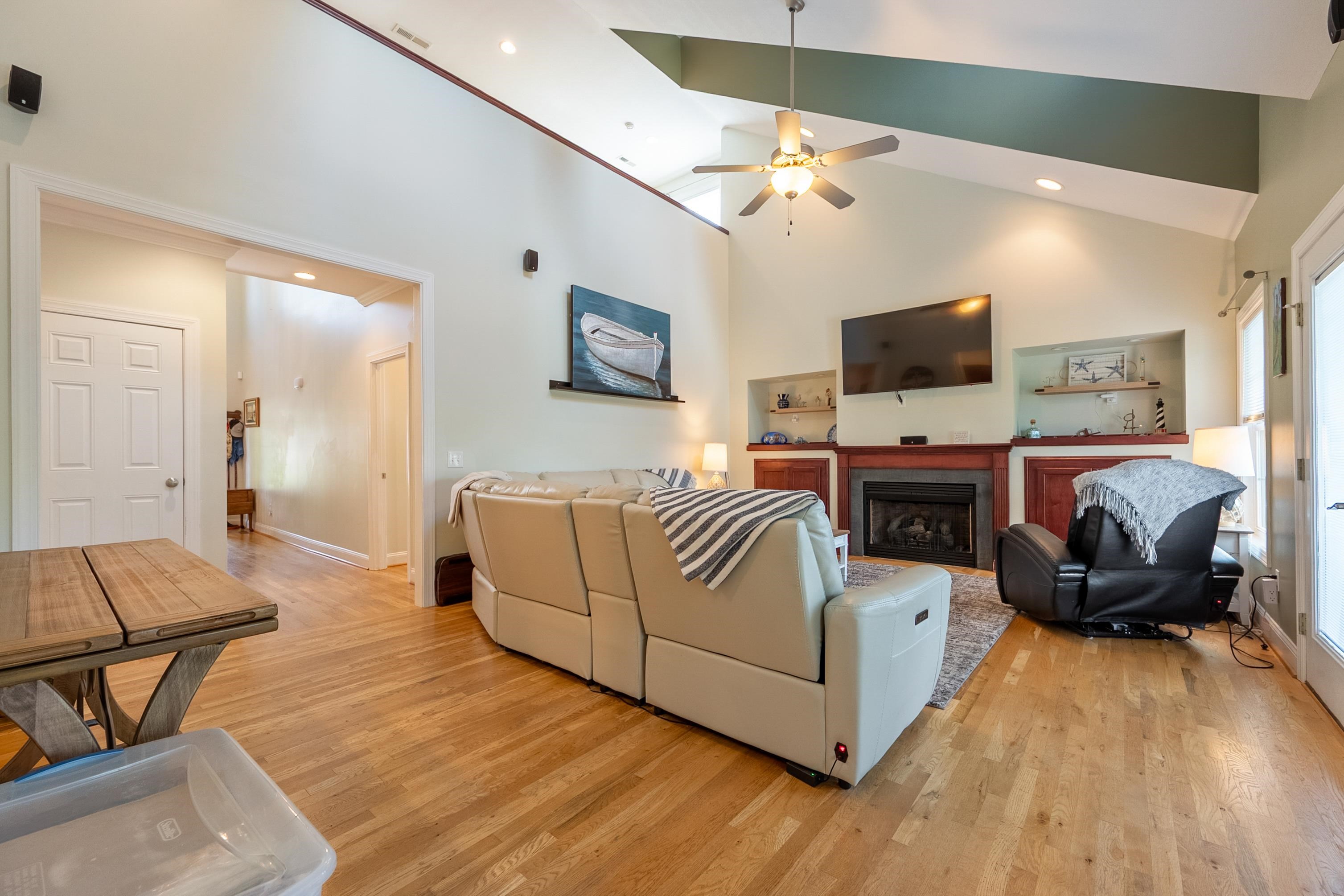 205 RIDGE Lane