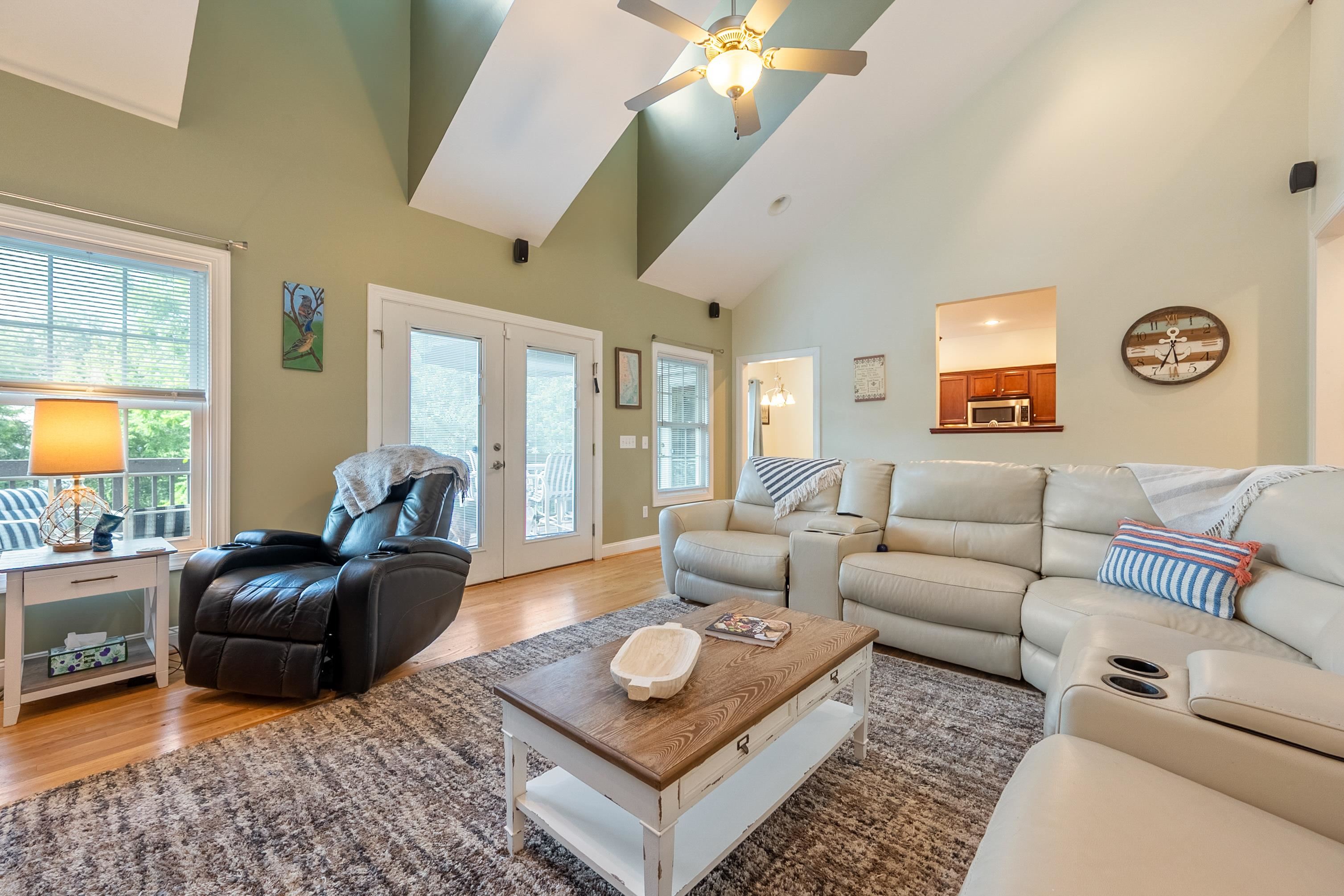205 RIDGE Lane