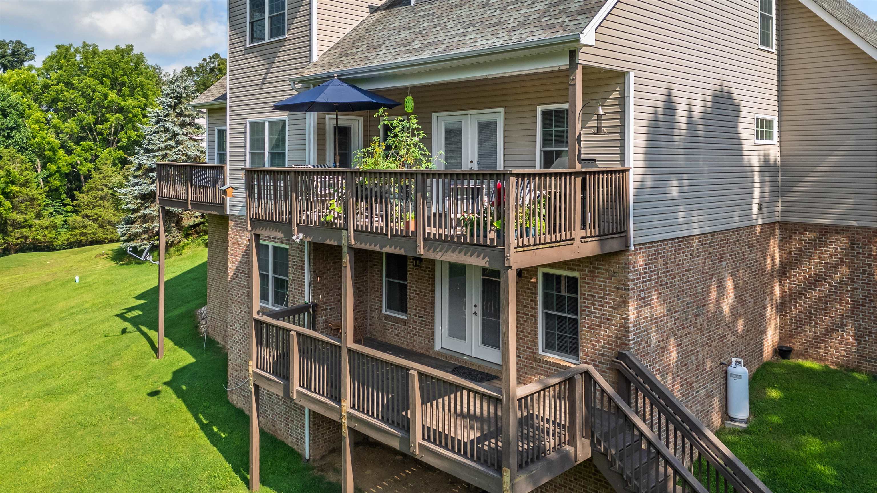205 RIDGE Lane