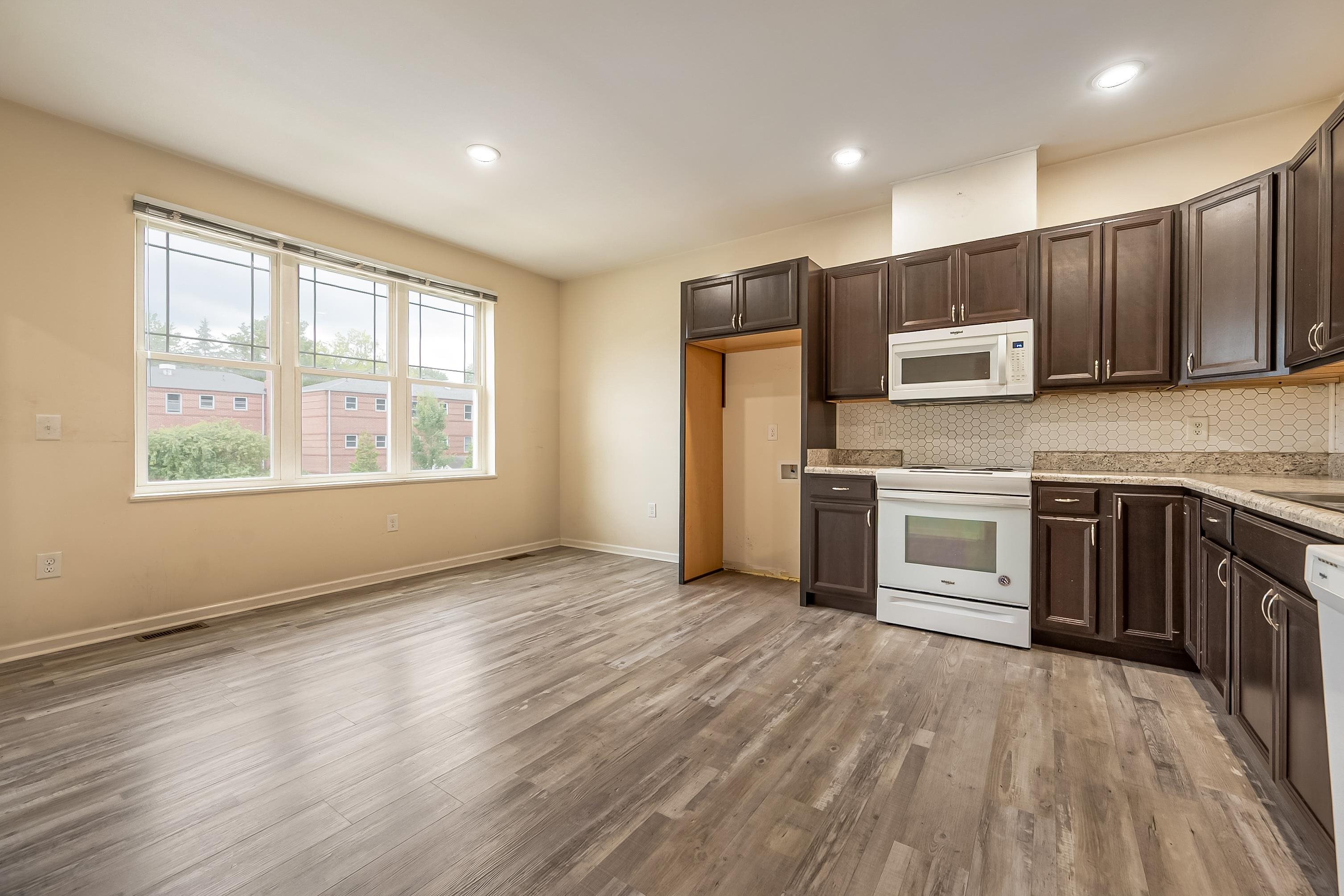 716 CHURCH Street SE