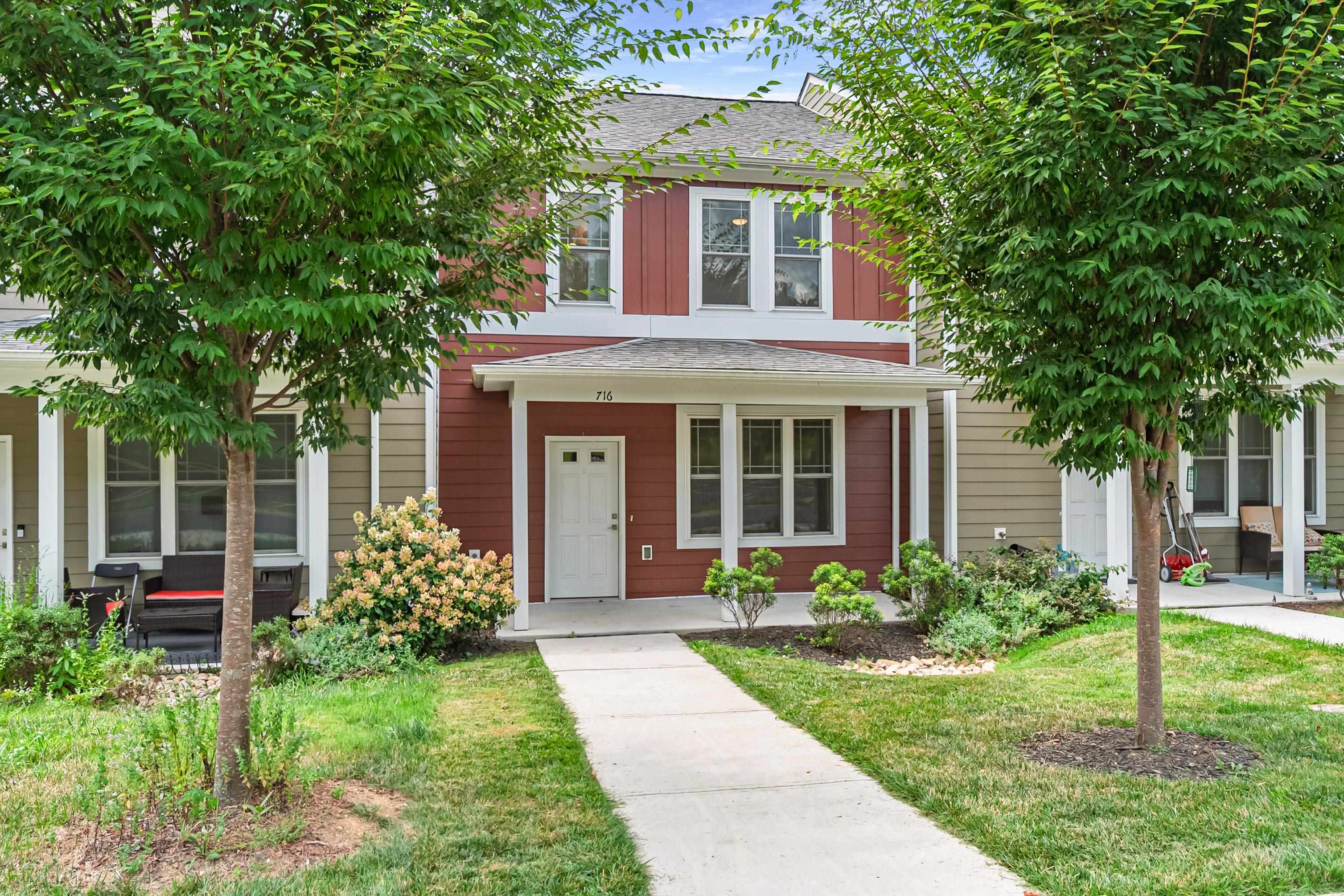 716 CHURCH Street SE