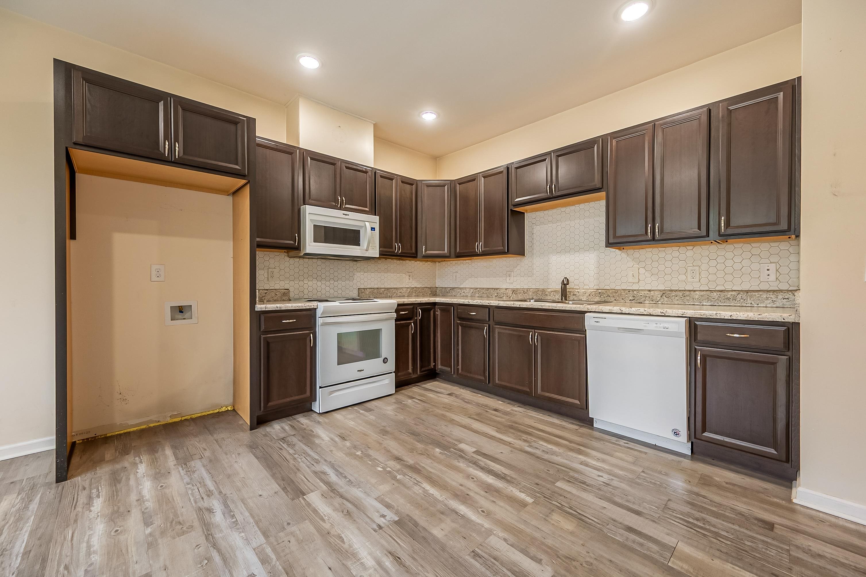 716 CHURCH Street SE